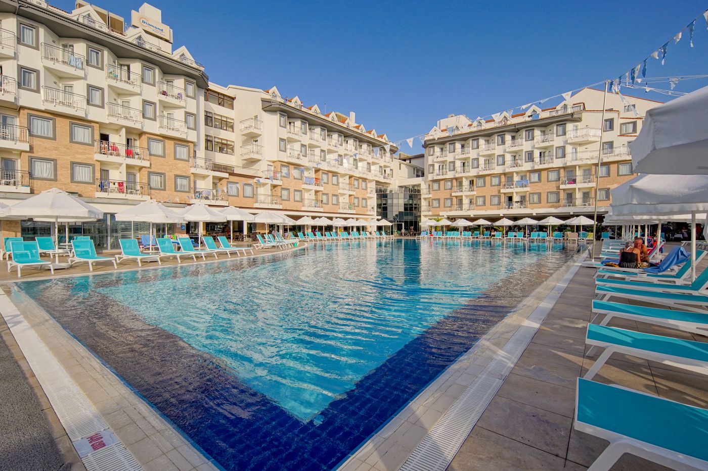 Diamond-Beach-Hotel---SPA-Pool-4