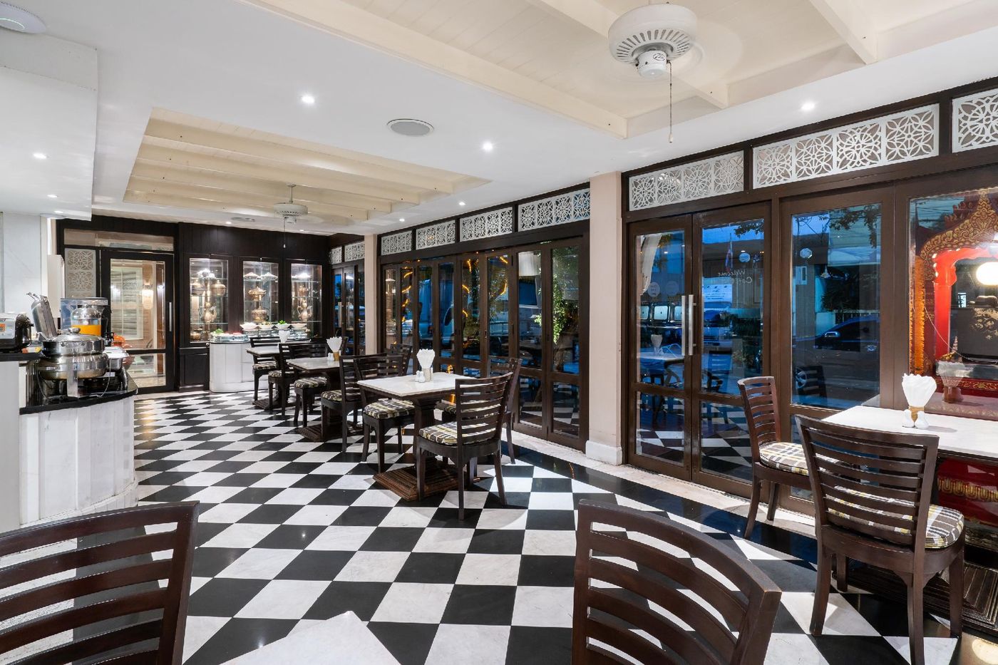 La-Petite-Salil-Sukhumvit-8-Restaurant-9