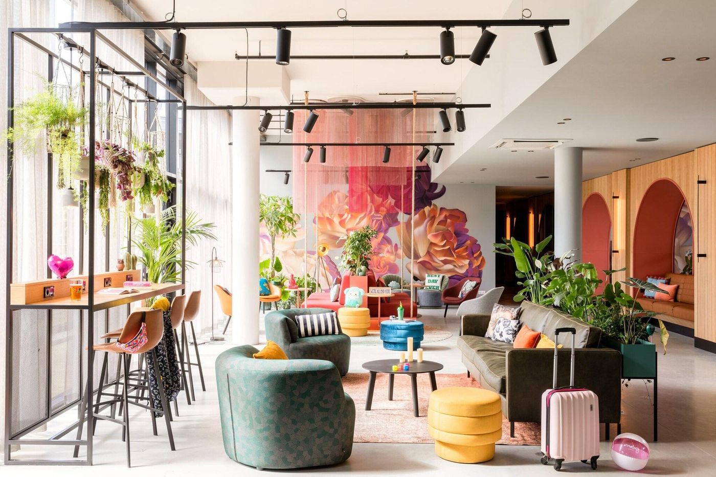 Moxy-Paris-Val-D-Europe-Lobby-18