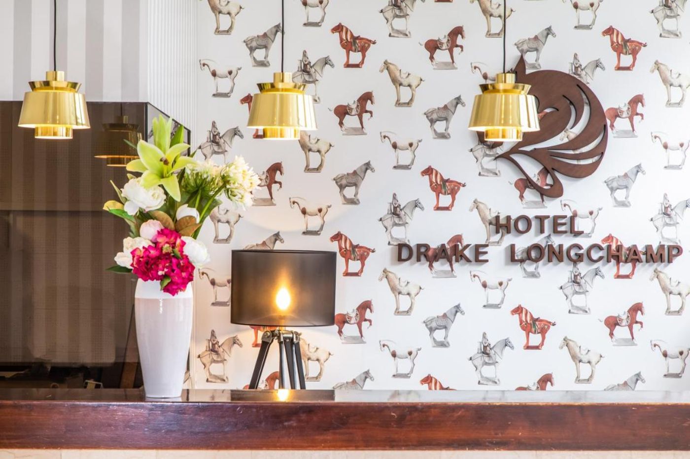 Drake-Longchamp-Lobby-26