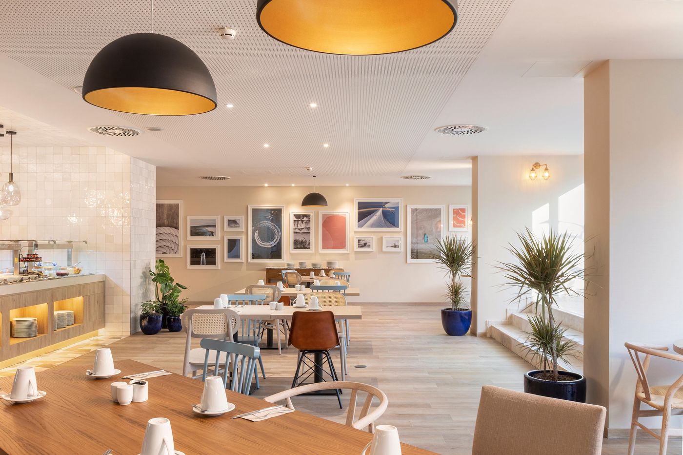 Crowne-Plaza-Caparica-Lisbon-Restaurant-3