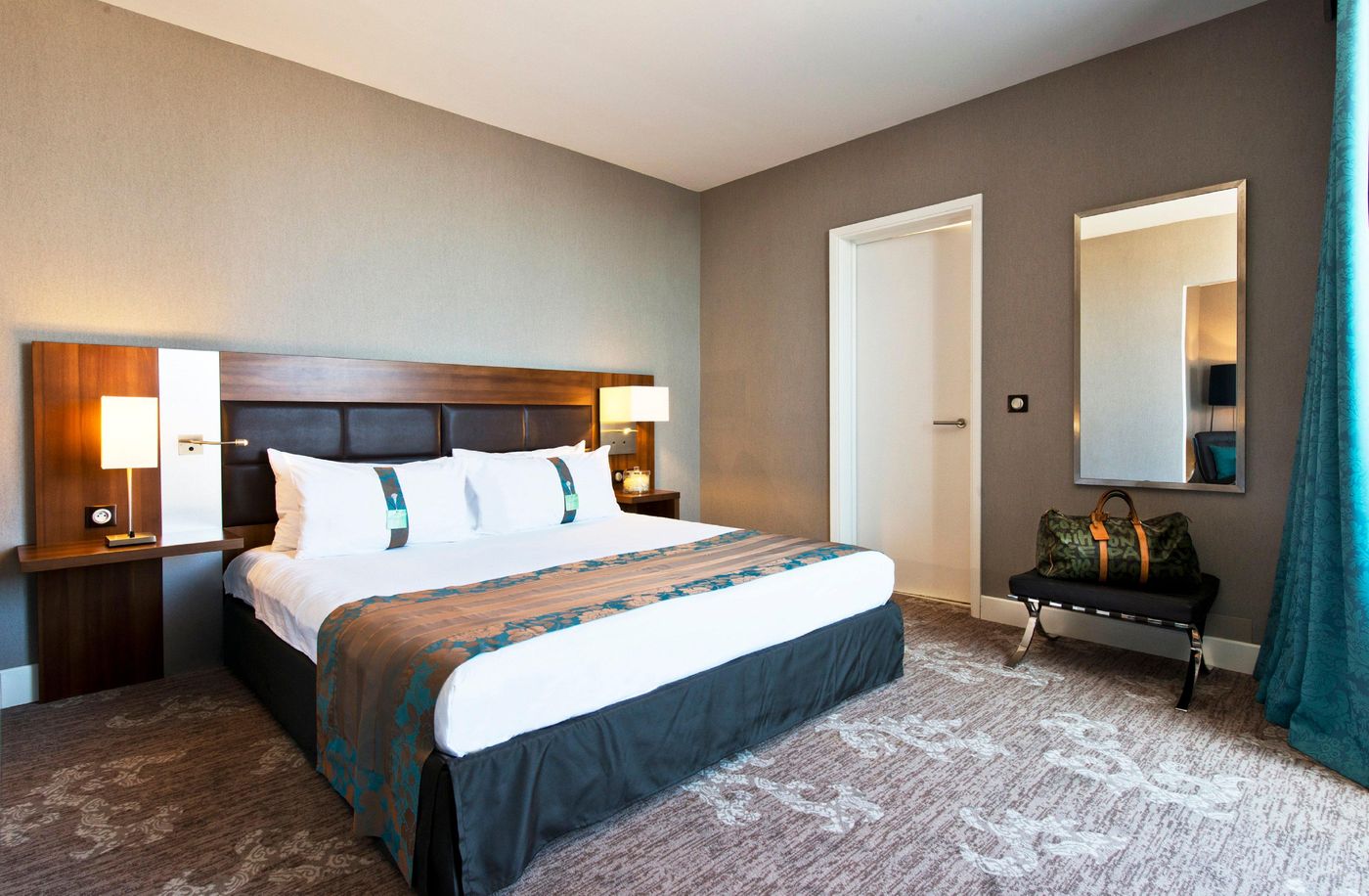 Holiday-Inn-Nice-Room-16