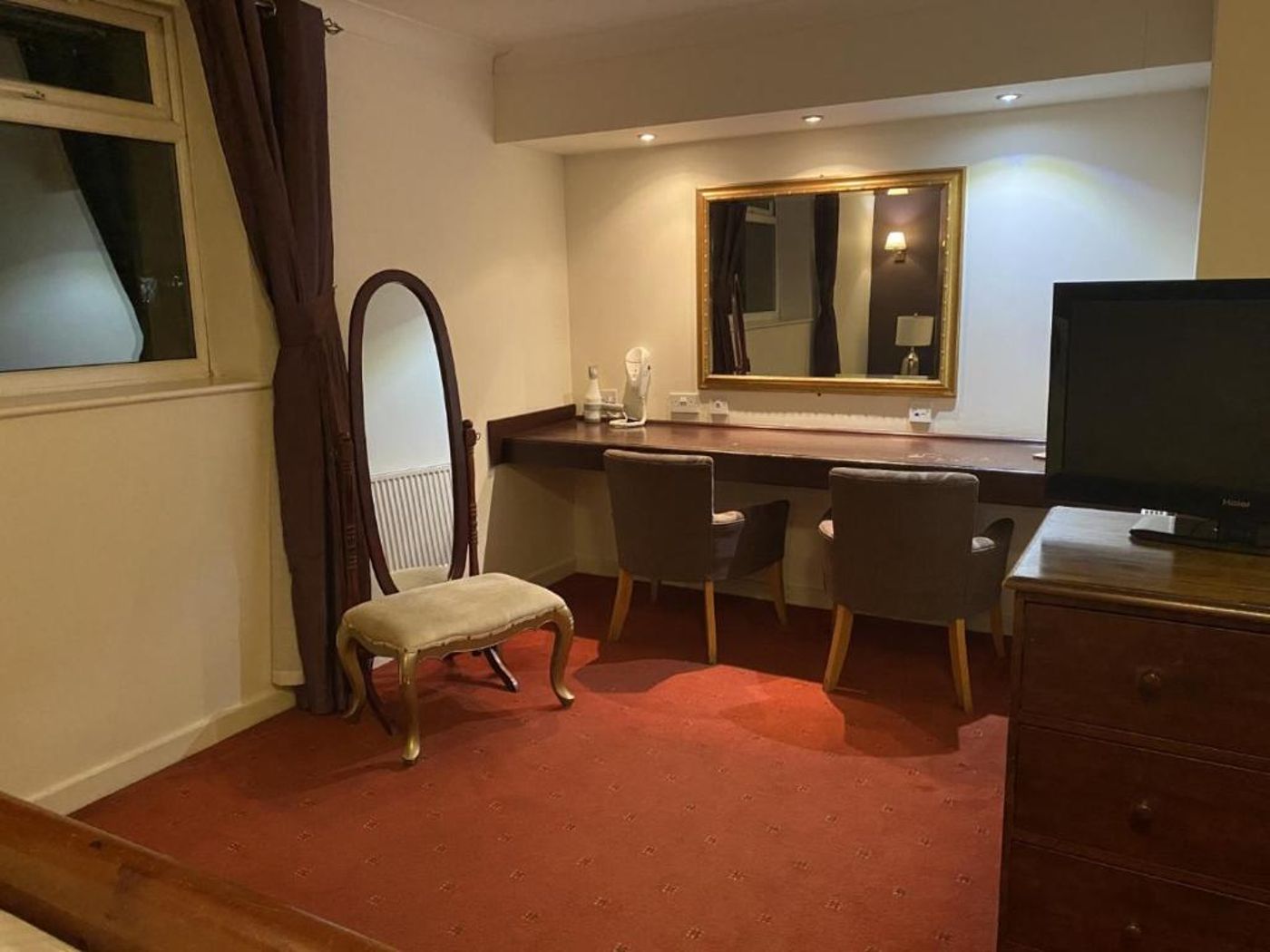 The Greyhound Hotel-United Kingdom-LEIGH-Room-8