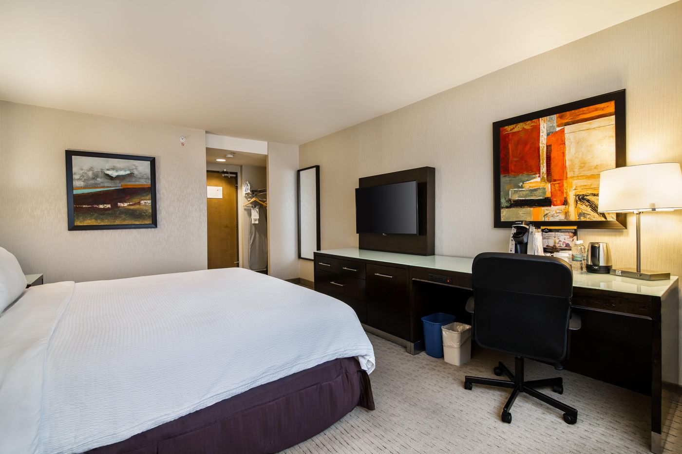 Holiday-Inn-Vancouver-Centre--Broadway--Room-8