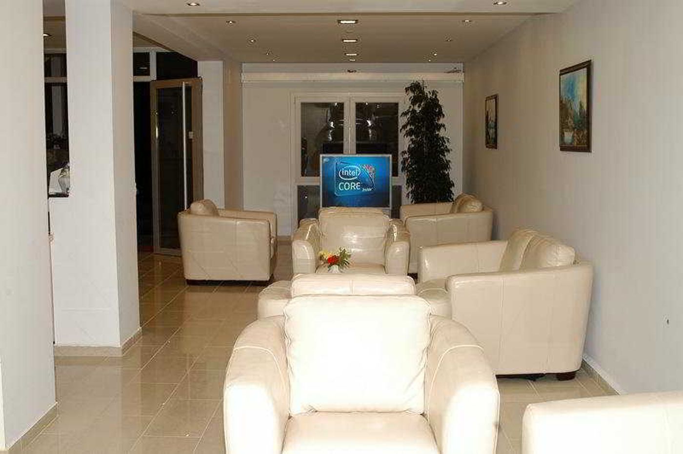 Diana-Suite-Hotel-Lobby-14