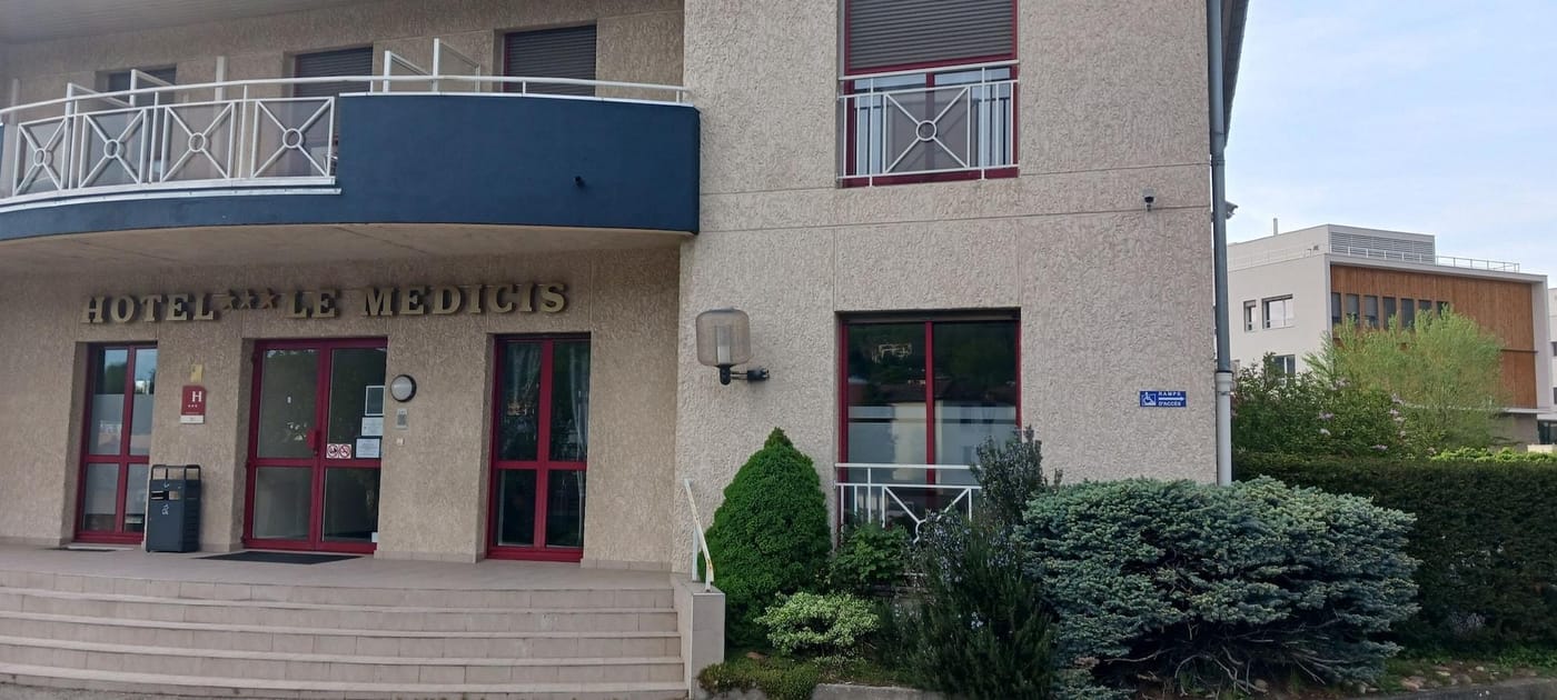 Hotel Le Medicis - France - Roussillon-en-Isere - General view - 2