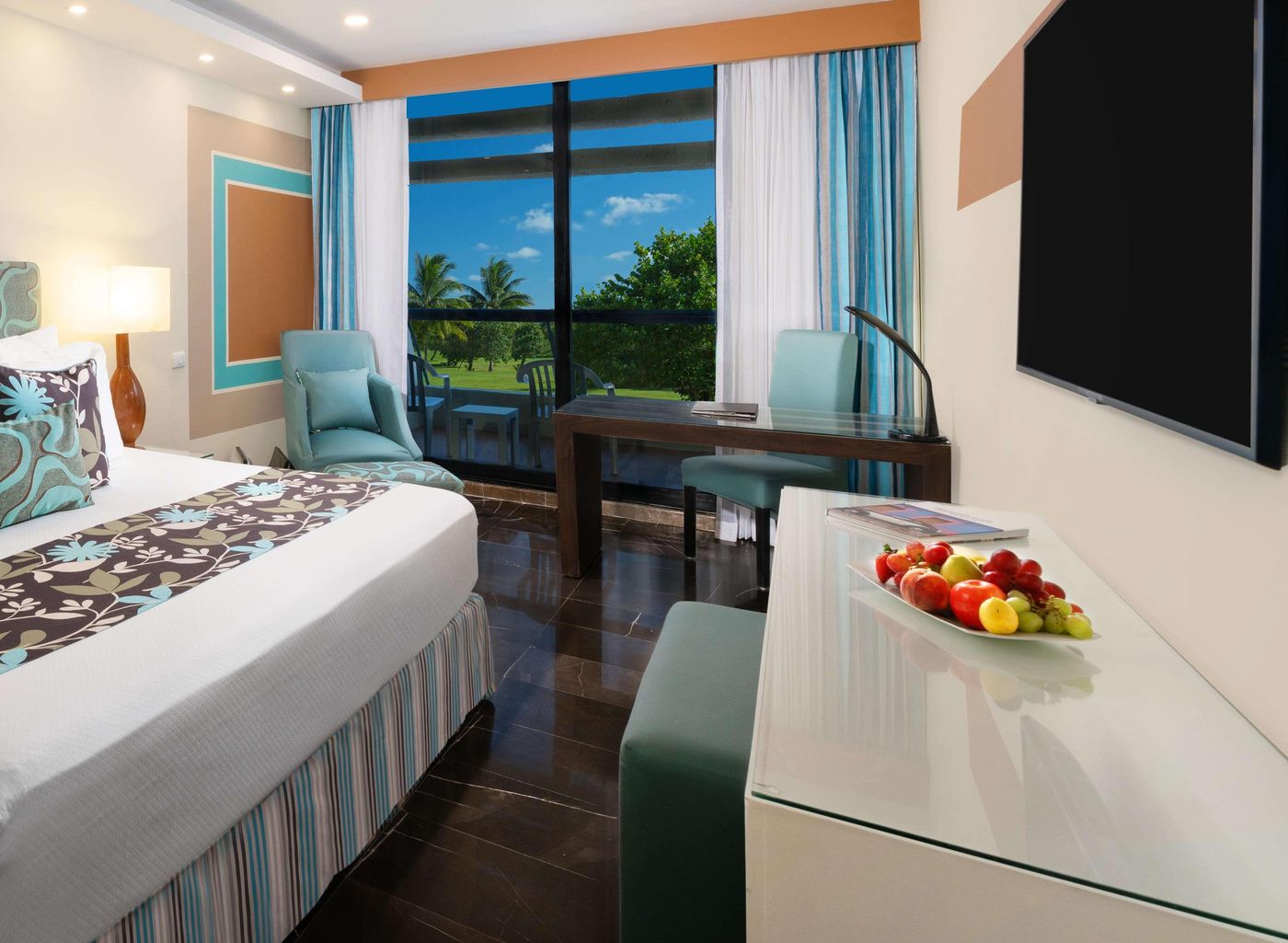 The-Pyramid-at-Grand-Oasis-Room-36