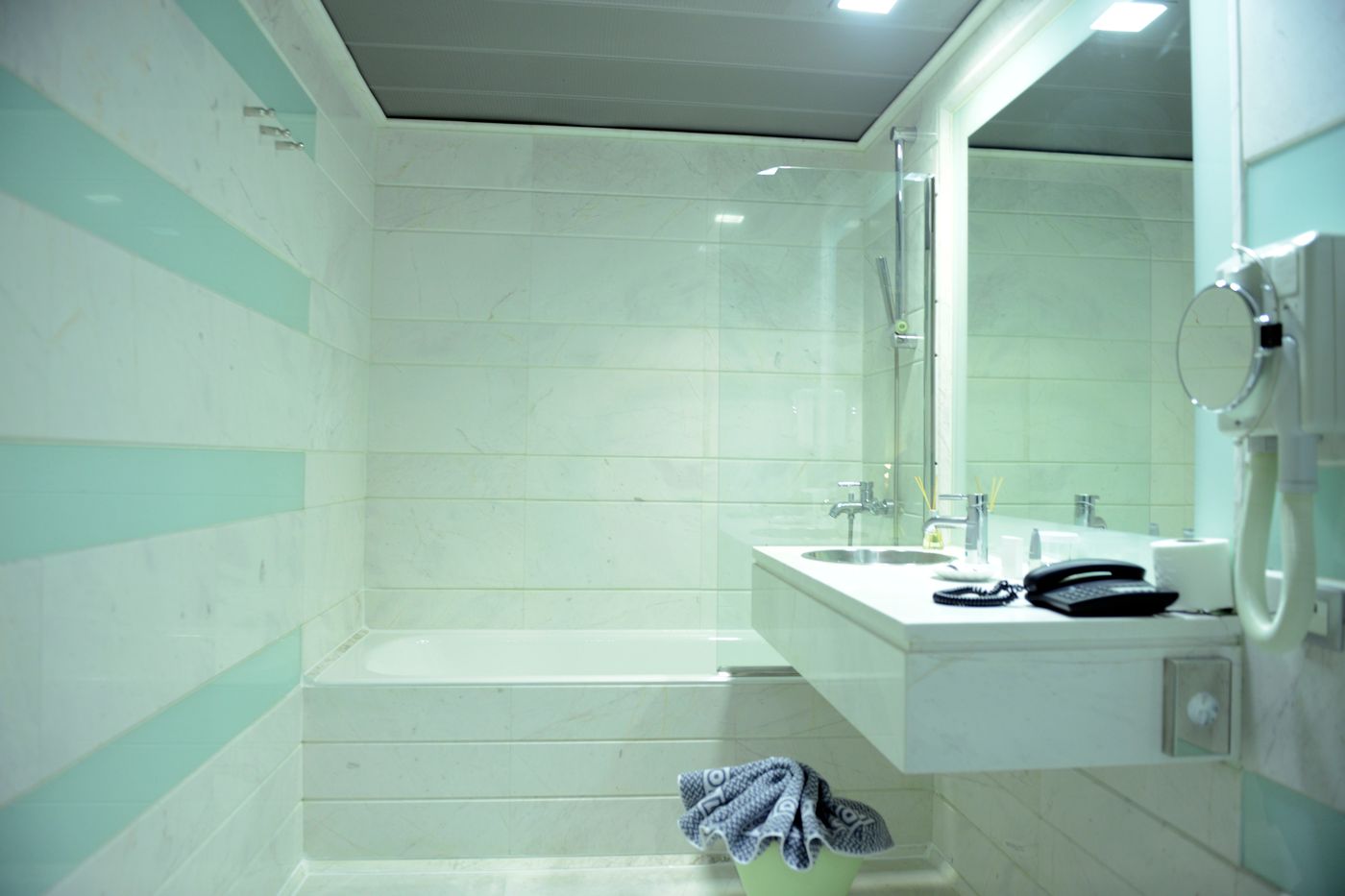 Dorian-Inn--Sure-Hotel-Collection-by-Best-Western-Room-46