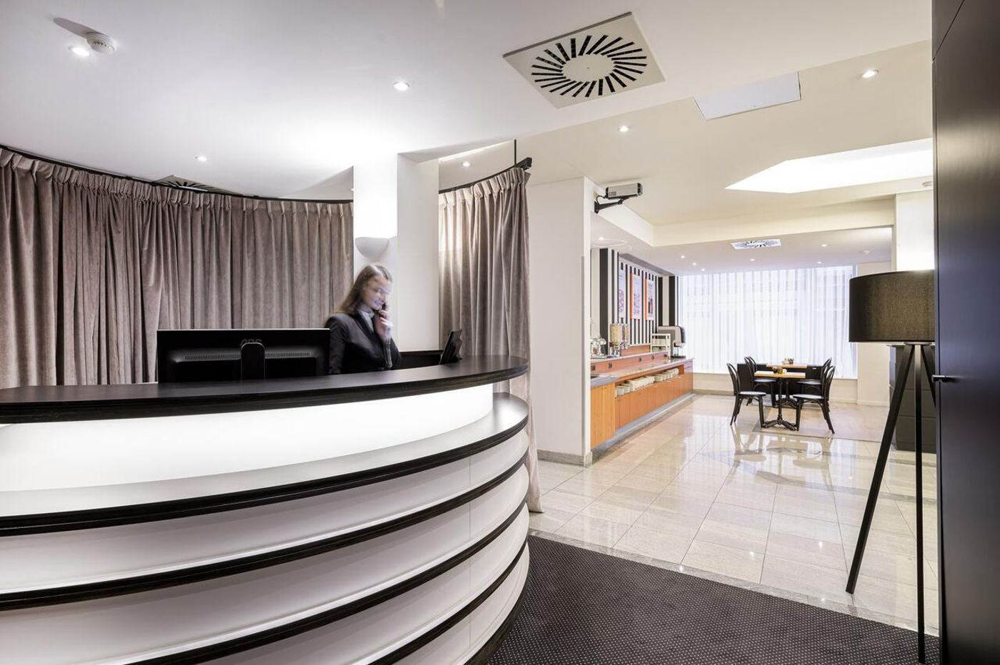 Aris-Grand-Place-Lobby-4