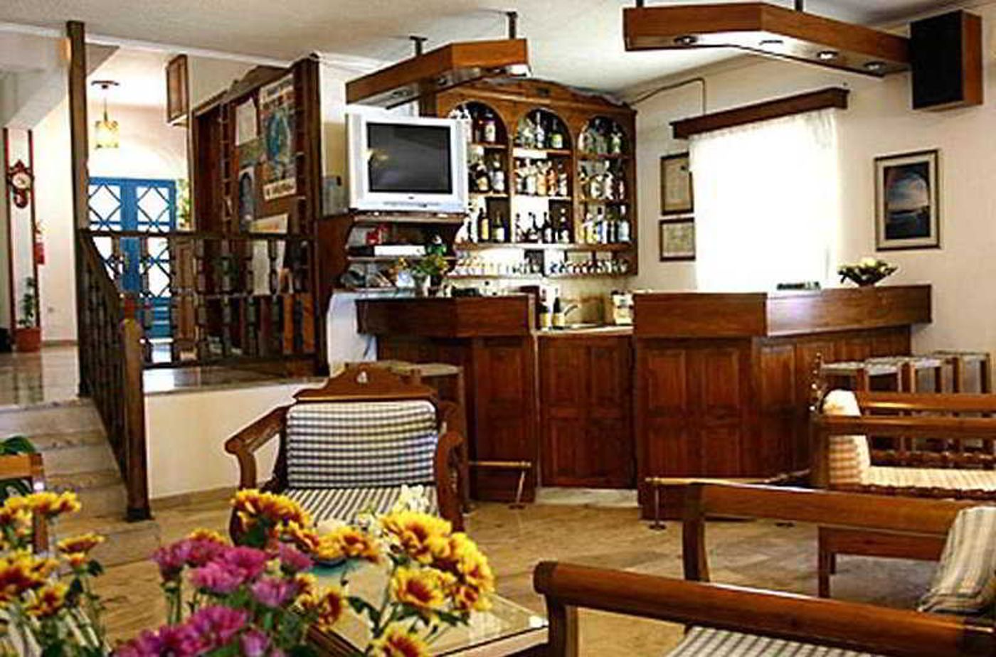 Artemis-Hotel-Kamari-Bar-30