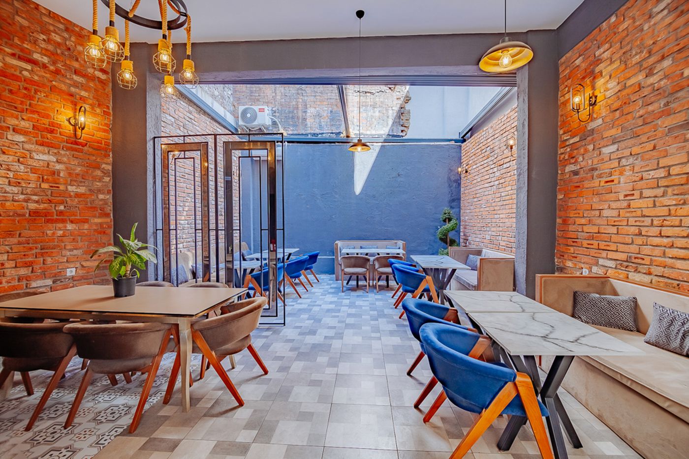 Ali-Khan-Hotel-Lobby-5