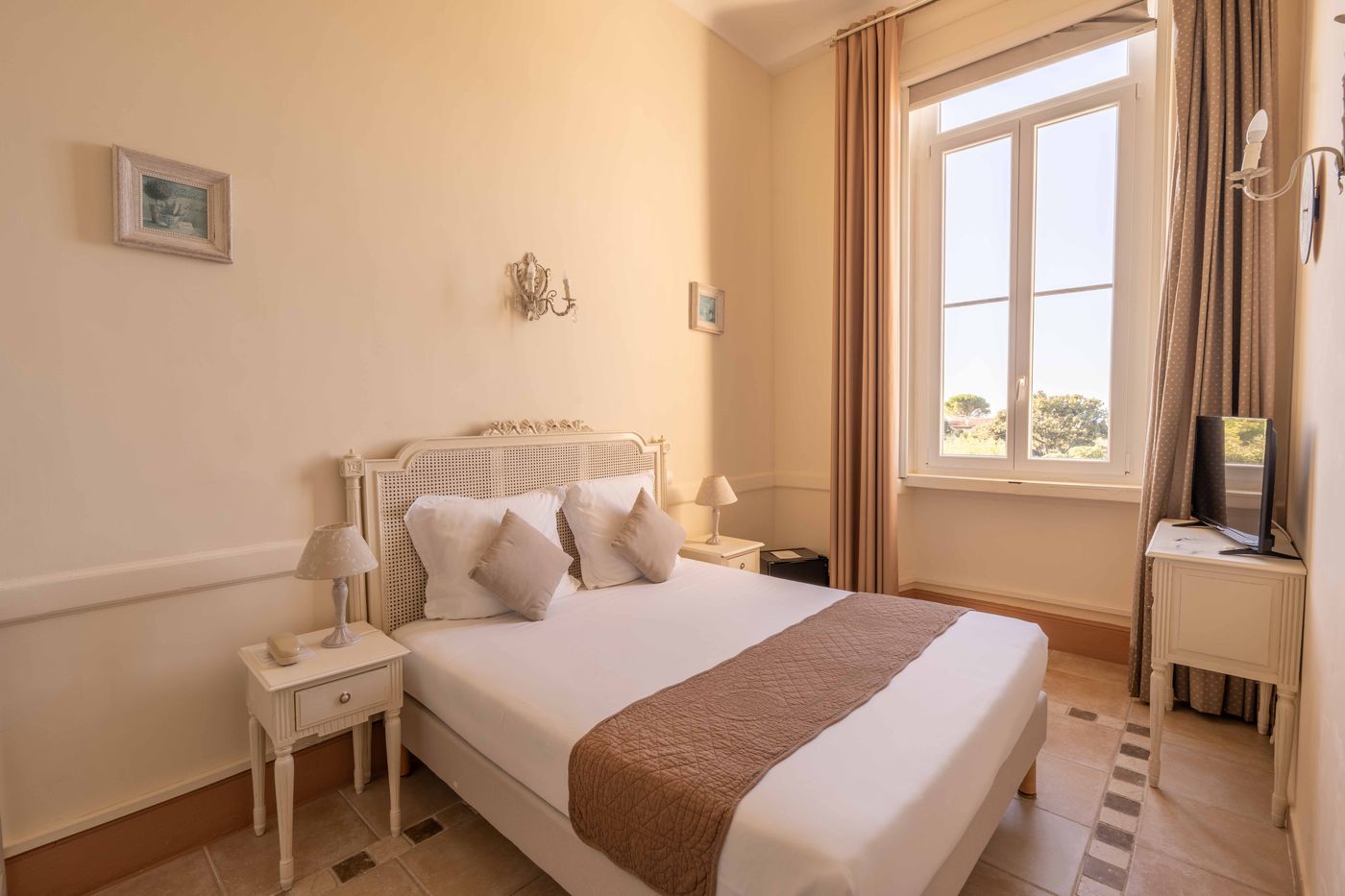 Hotel-L-Orangeraie-Room-26