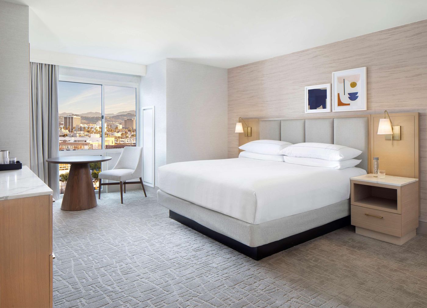 Hilton-Santa-Monica-Hotel---Suites-Room-11