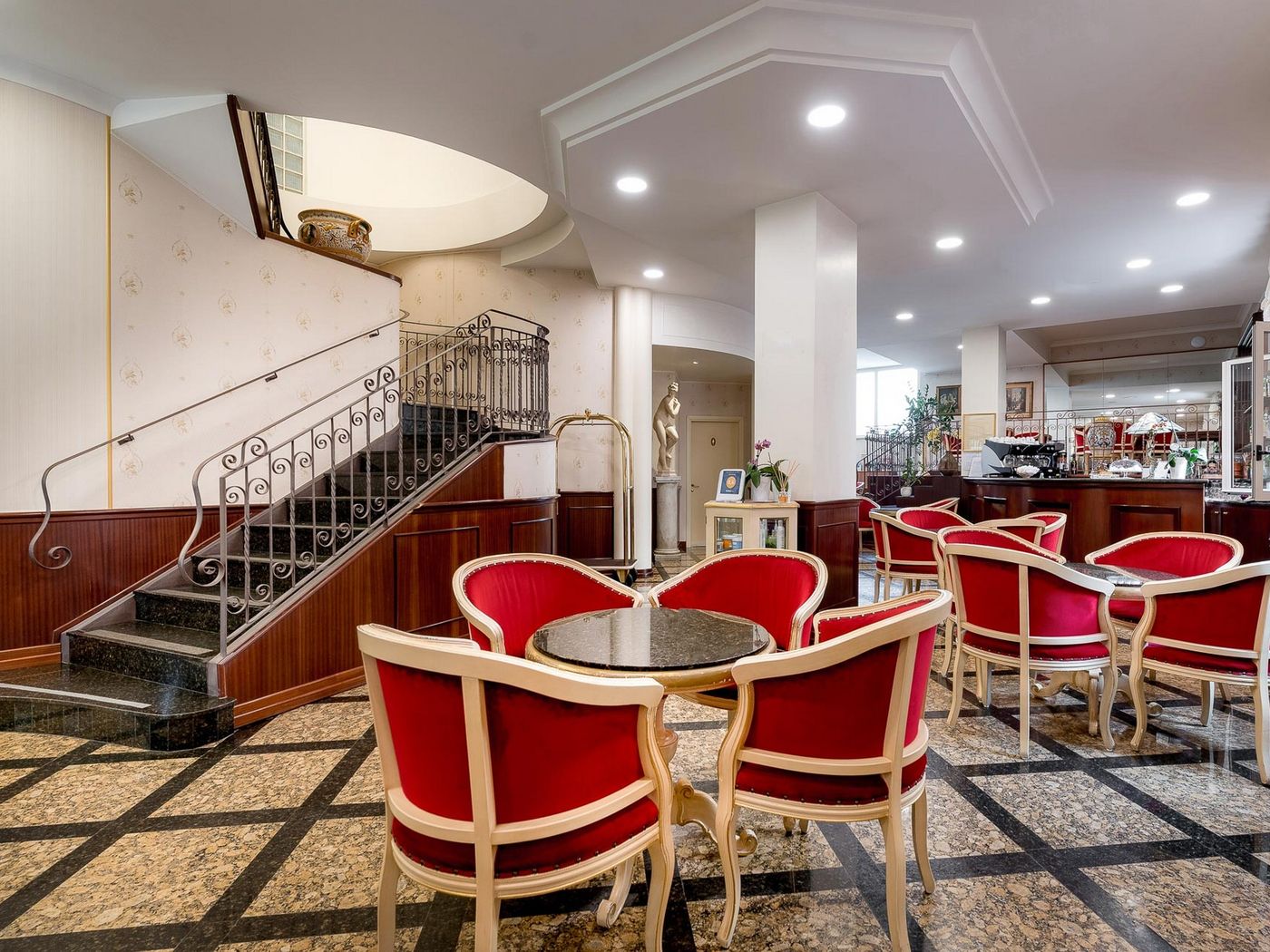 President-Italy-RIMINI-Lobby-8