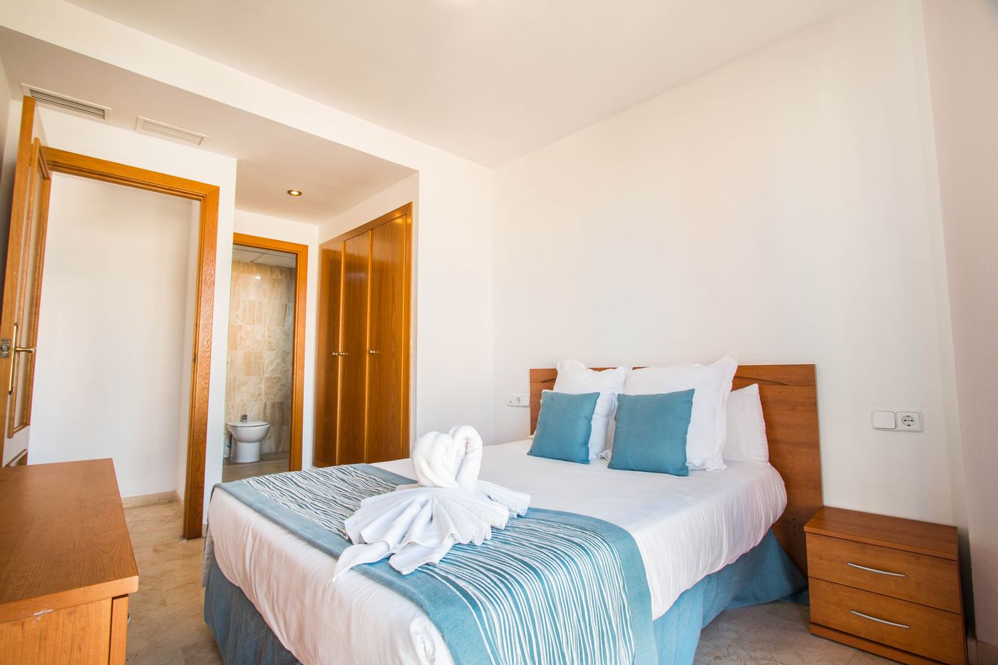 Magic-Atrium-Plaza-Room-6