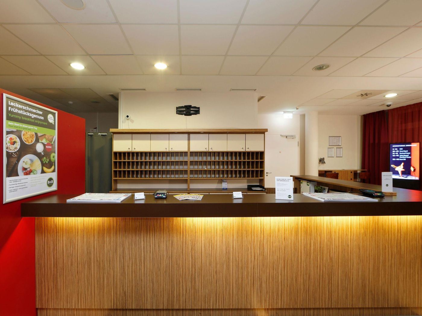 B-B-HOTEL-Berlin-Mitte-Lobby-15