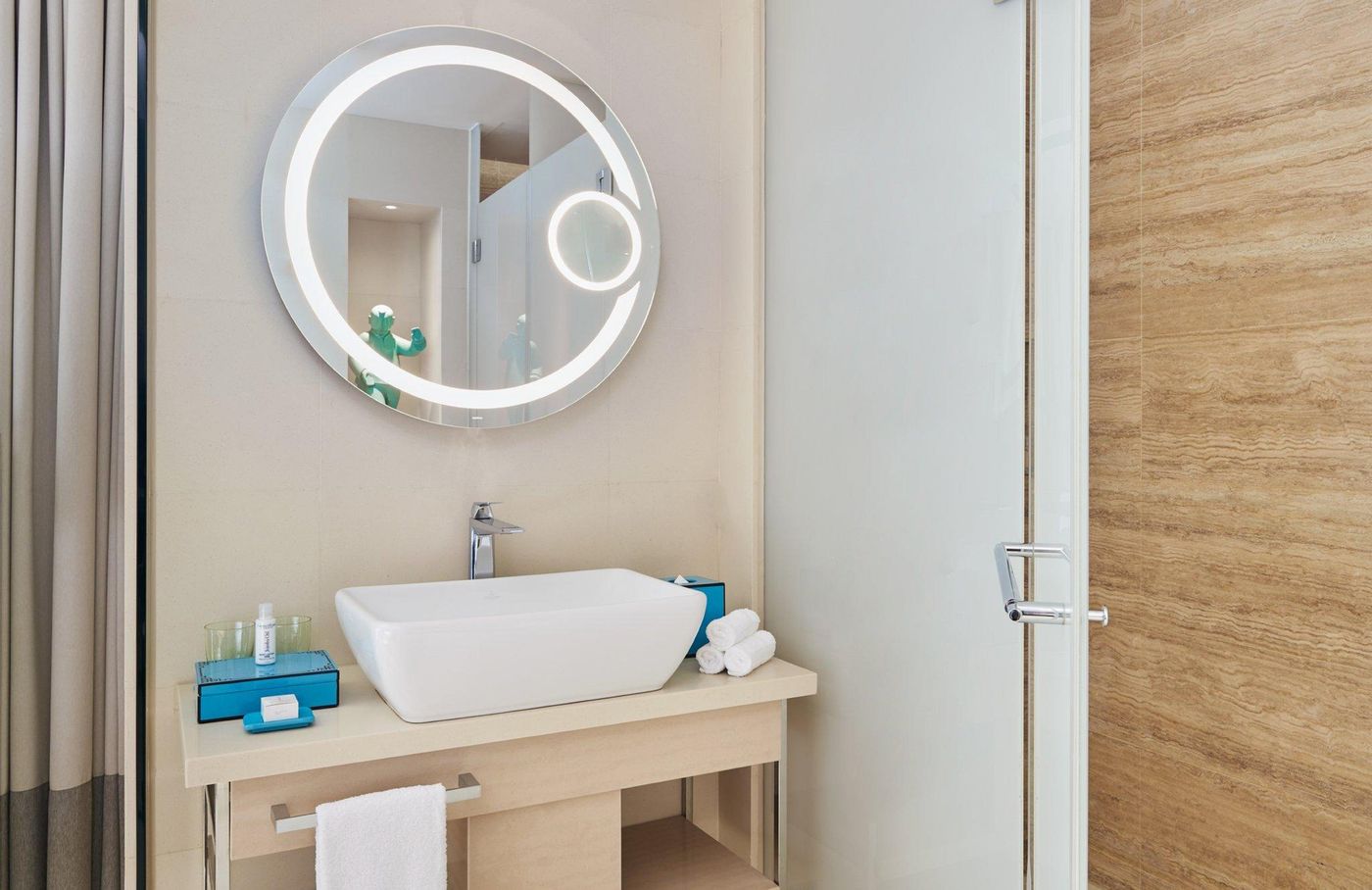 Hotel-Indigo-Hong-Kong-Island-Room-39