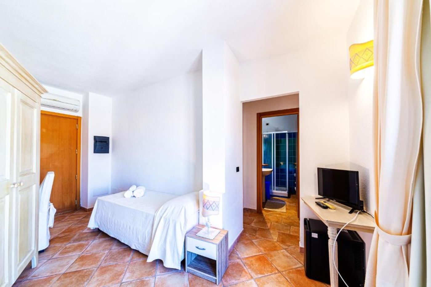 Hotel-Il-Faro-Di-Molara-Room-8