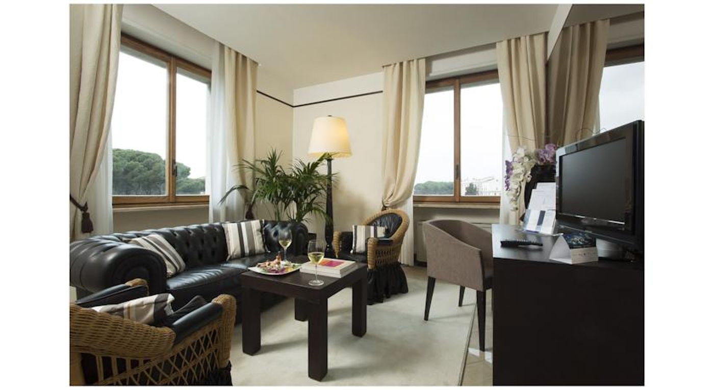 TH-Roma---Carpegna-Palace-Room-27