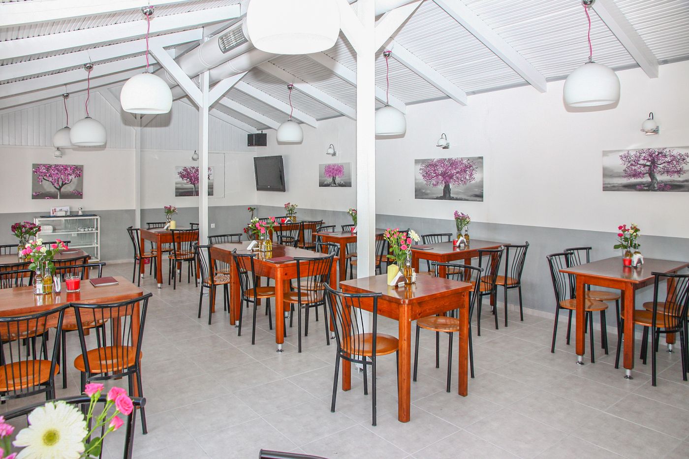 Happy-Days-Studios-Restaurant-50