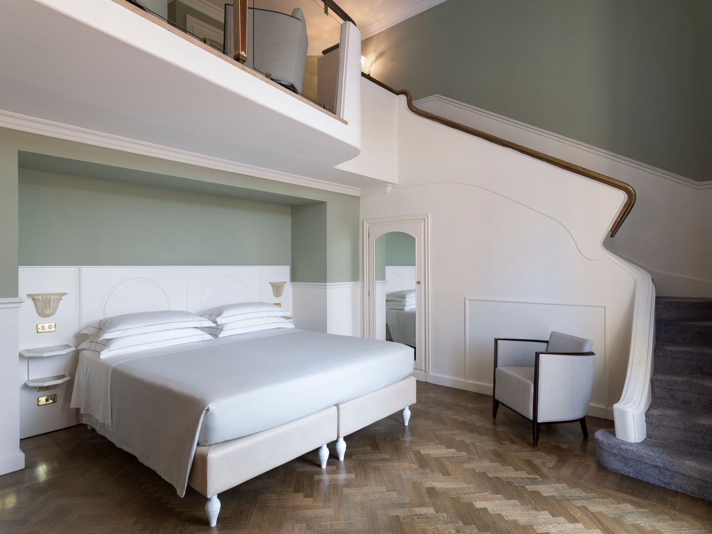 Plaza-Lucchesi-Room-35