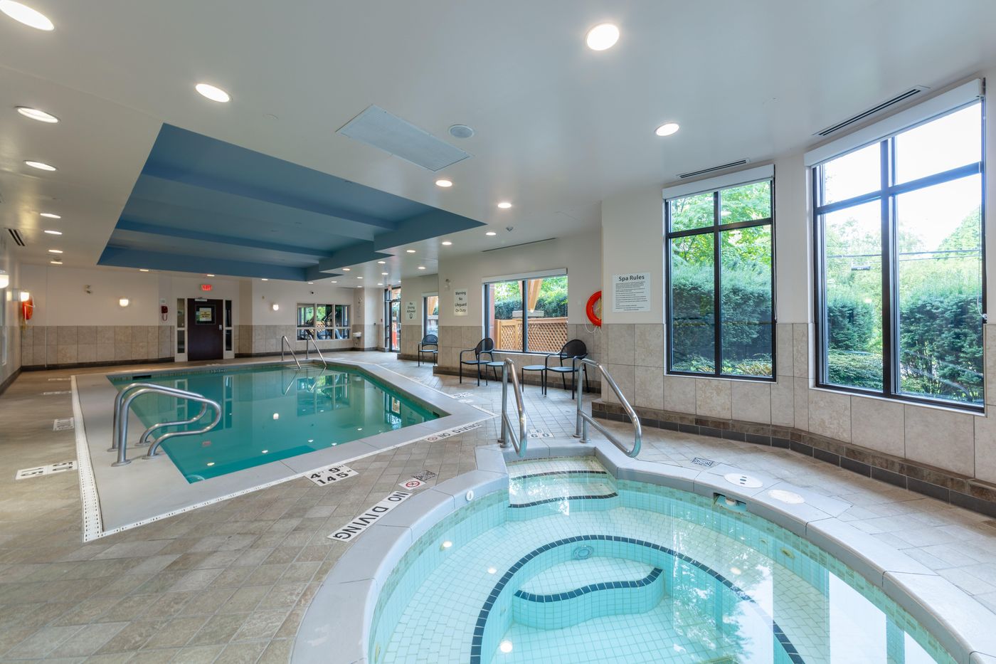 Holiday-Inn-Express---Suites-Riverport-Pool-50