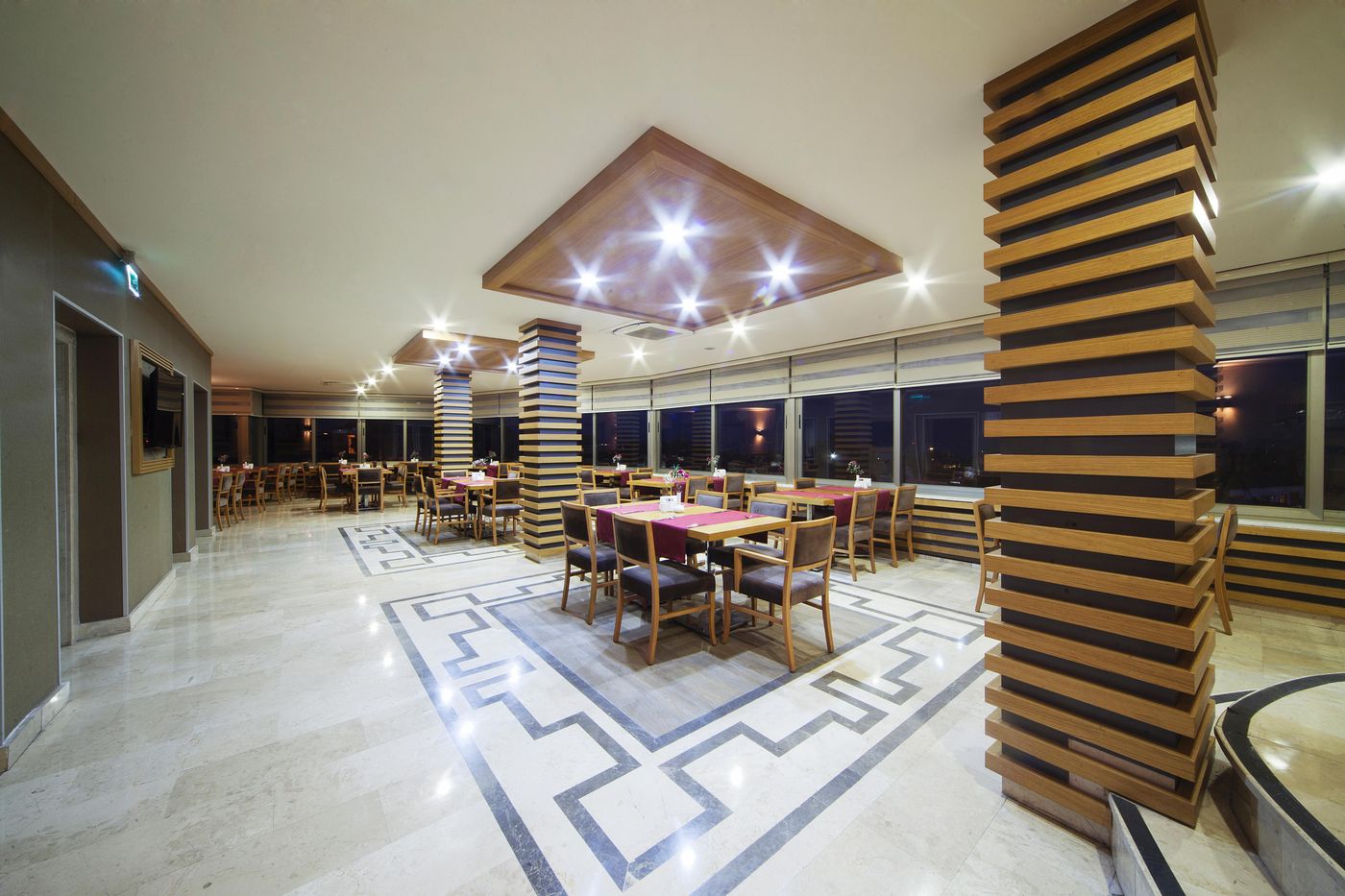 Delta-Hotel-Istanbul-Restaurant-17