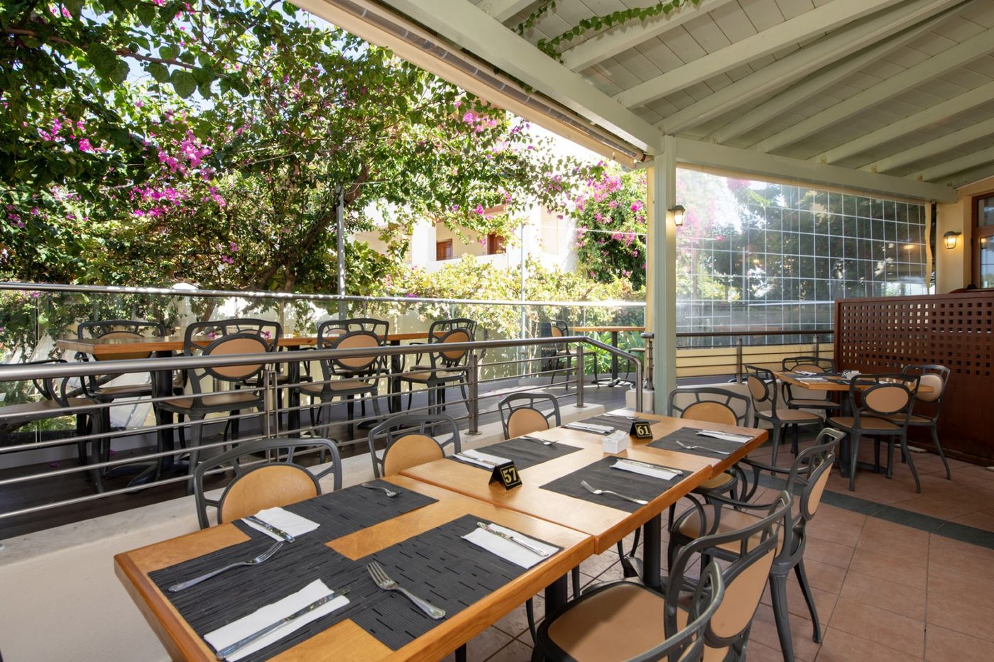 Hydramis-Palace-Beach-Resort-Restaurant-39