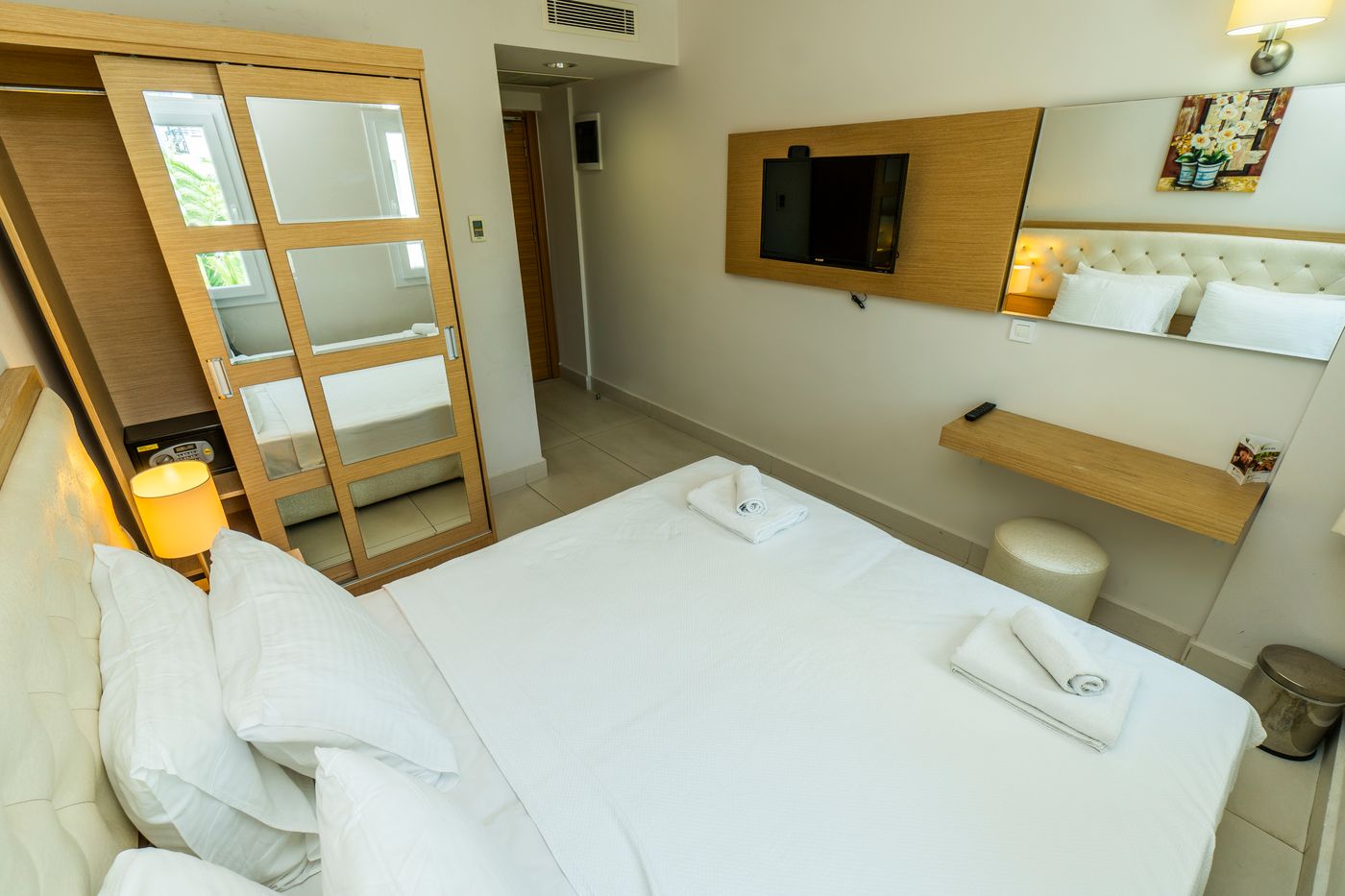 Dragut-Point-North-Hotel-Room-21