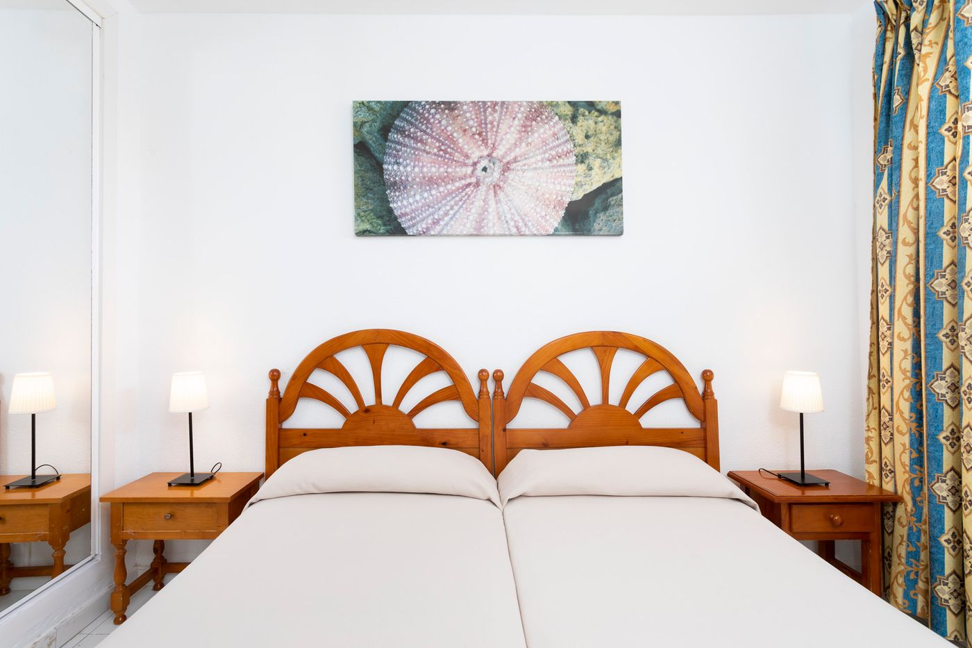 Globales-Costa-Tropical-Room-20