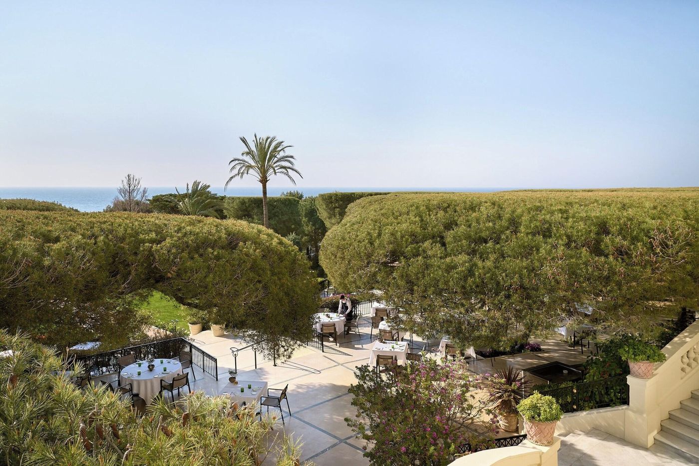 Grand-Hotel-du-Cap-Ferrat--A-Four-Seasons-Hotel-Restaurant-21