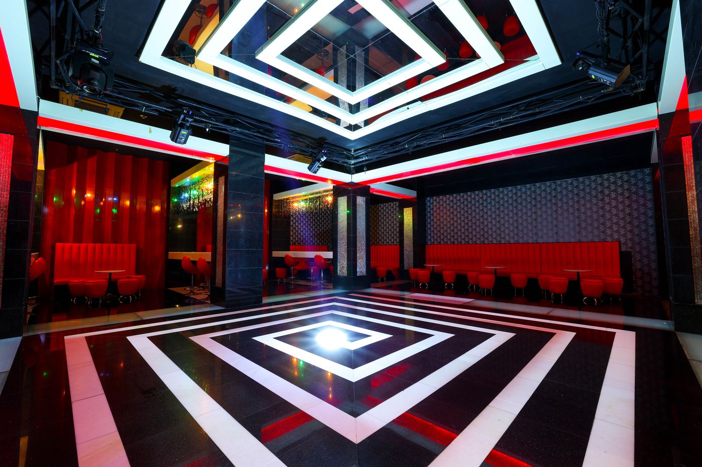 Crystal Deluxe Resort 