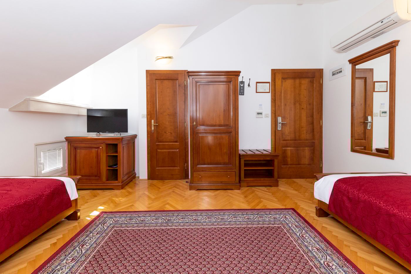 Heritage-Hotel-Tisno-Room-32