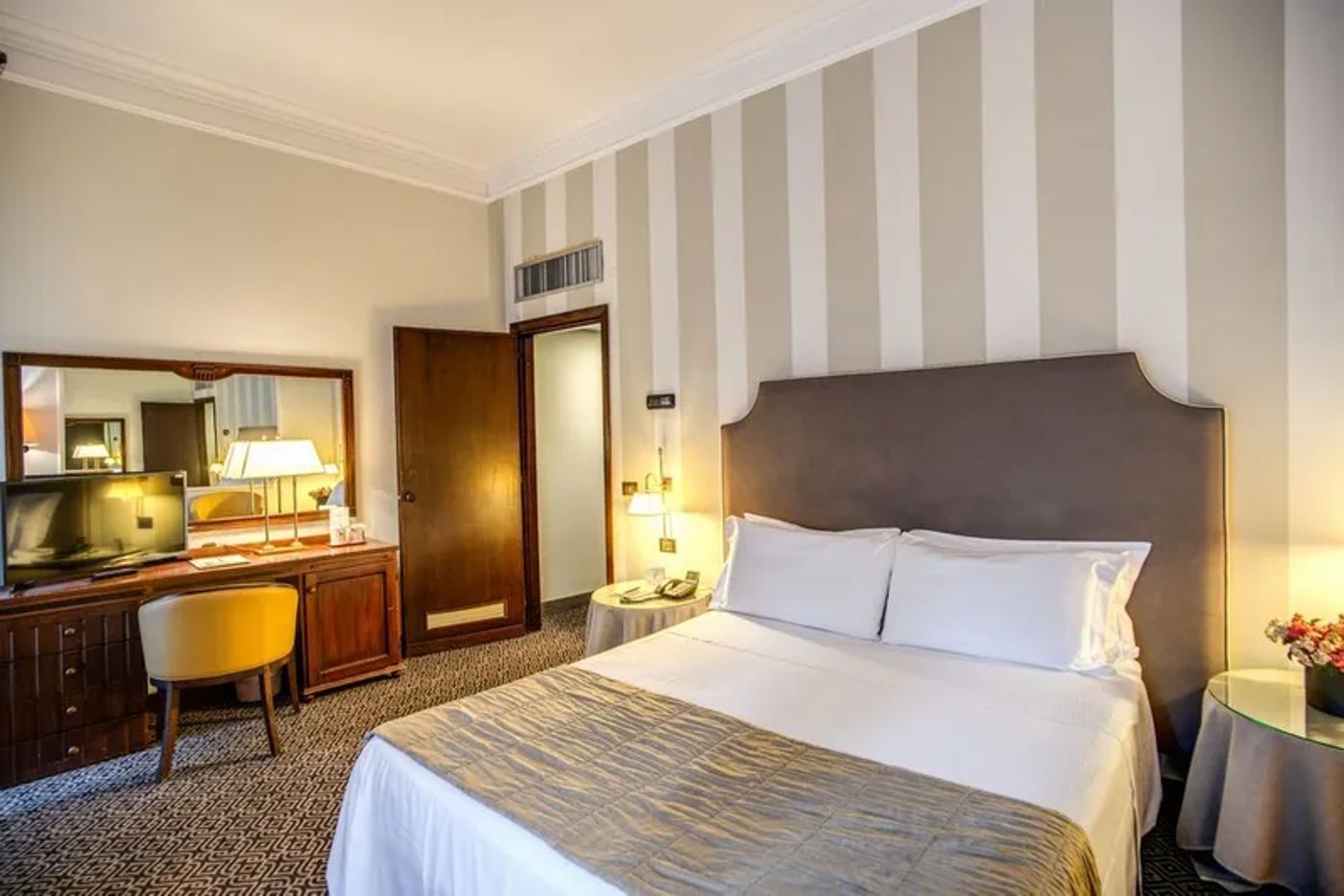 Colonna-Palace-Room-25