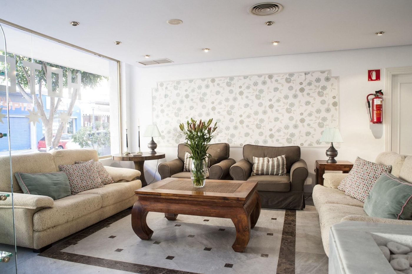 El-Faro-Marbella-Lobby-28