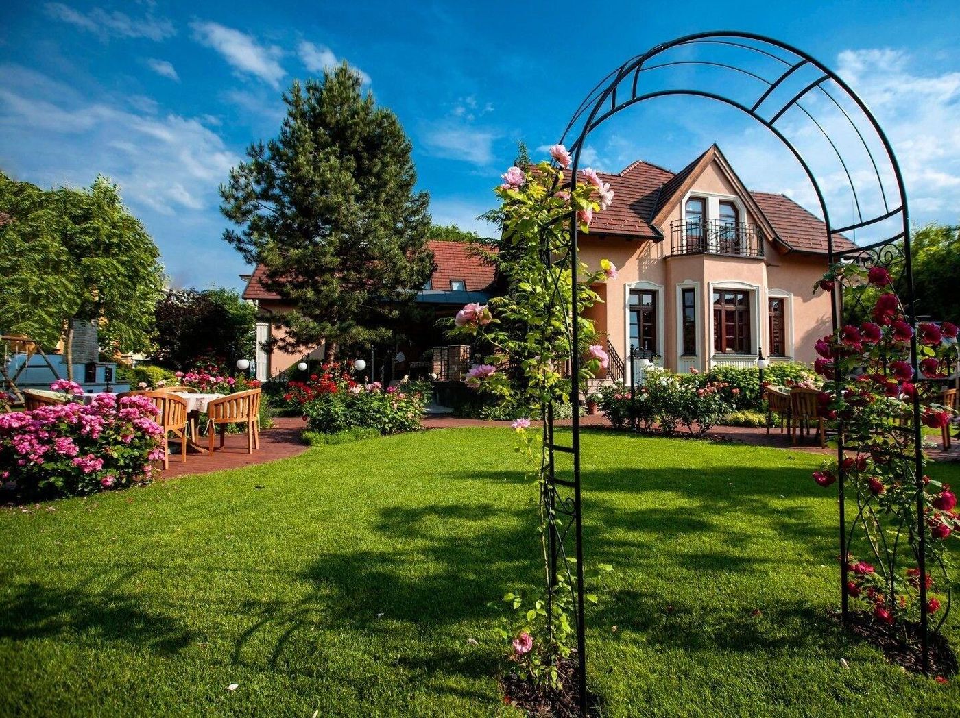 Villa Rosa Restaurant & Pension-Slovakia-DUNAJSKA STREDA-General view-3