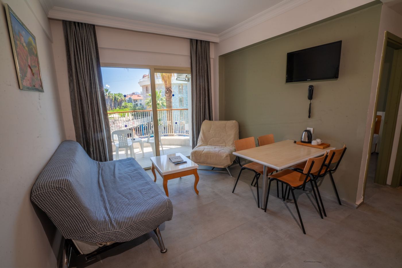 Alenz-Suite-Hotel-Room-14