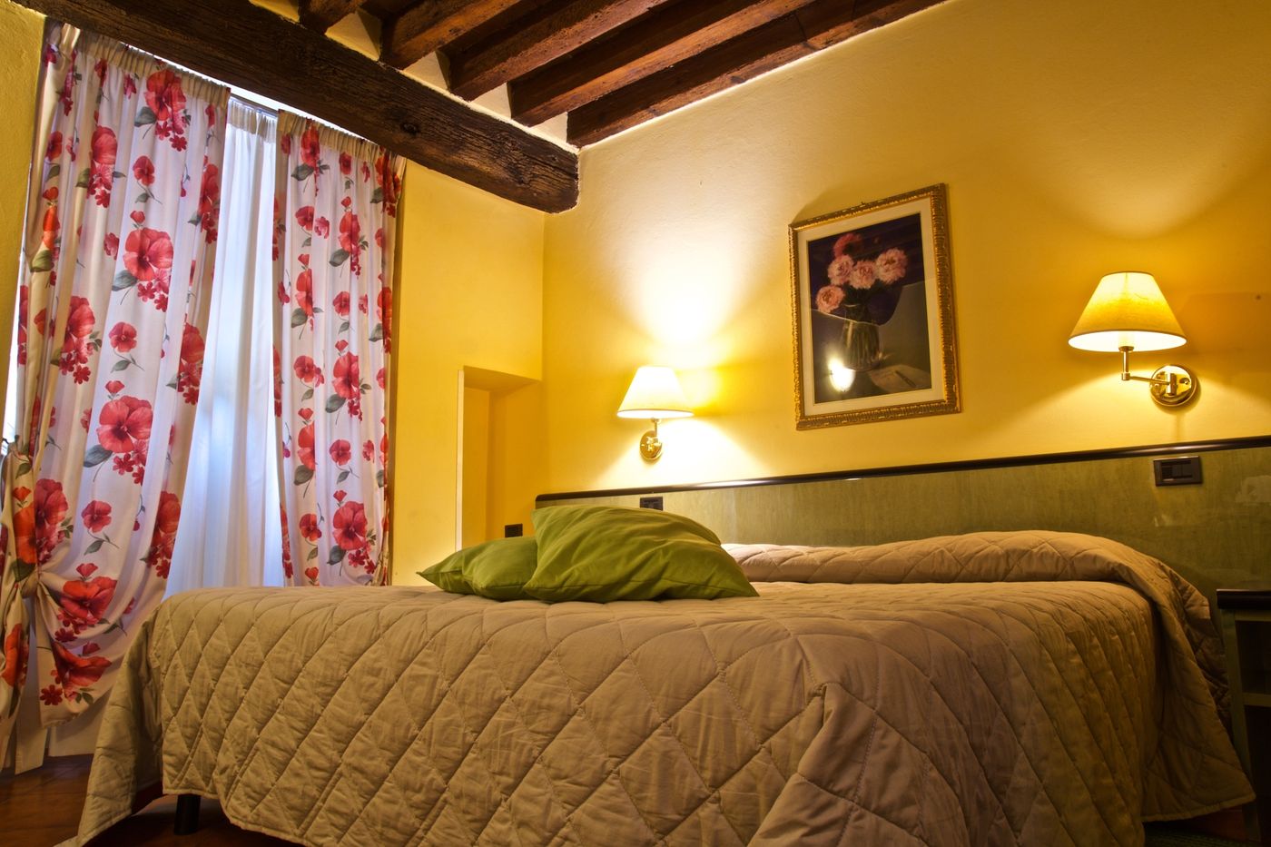 Hotel-La-Luna-Room-4