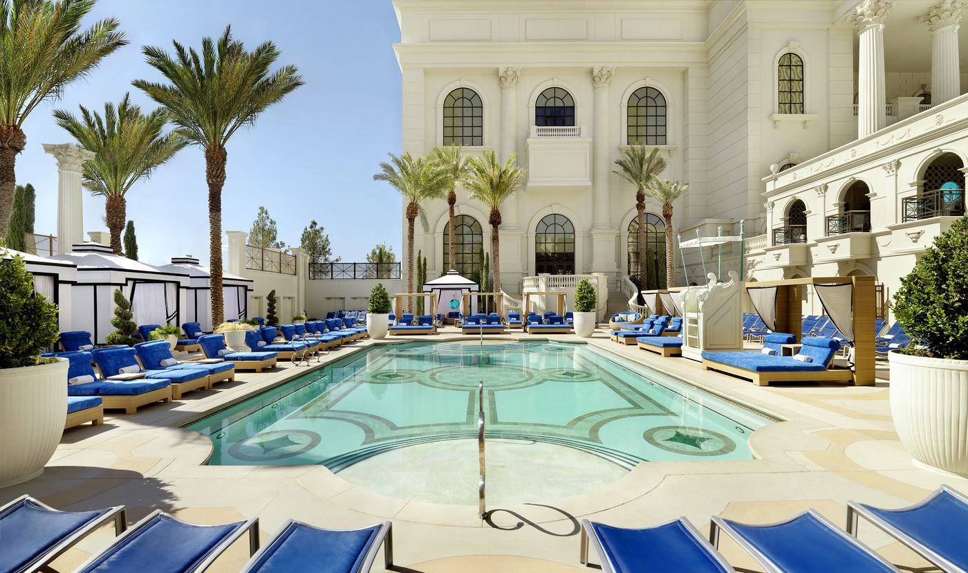Nobu-Las-Vegas---A-Caesars-Rewards-Destination-Pool-2
