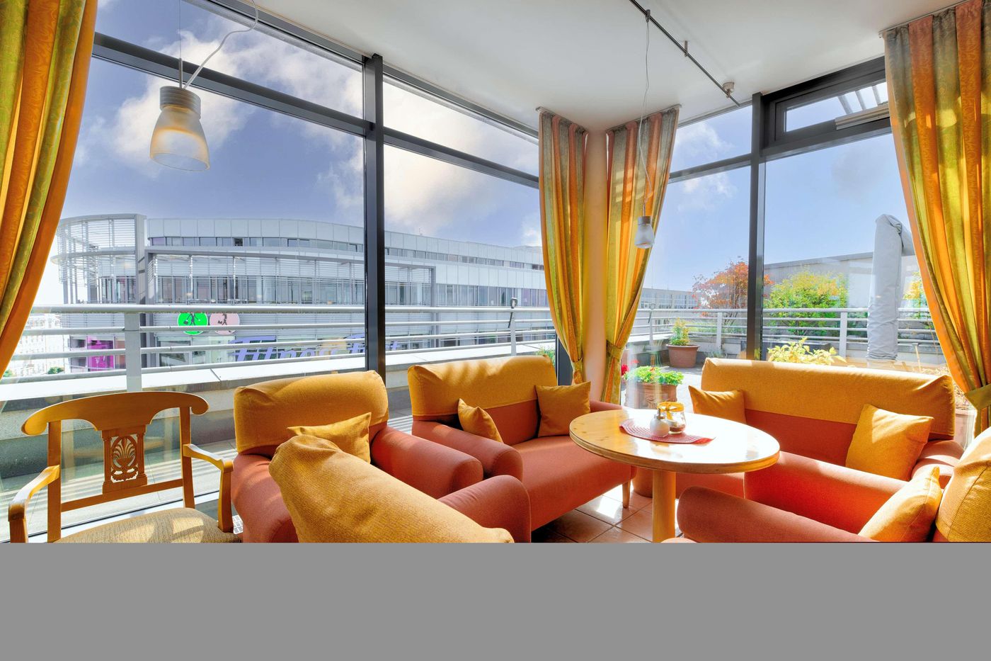 Hotel-Domicil-Berlin-by-Golden-Tulip-Lobby-19