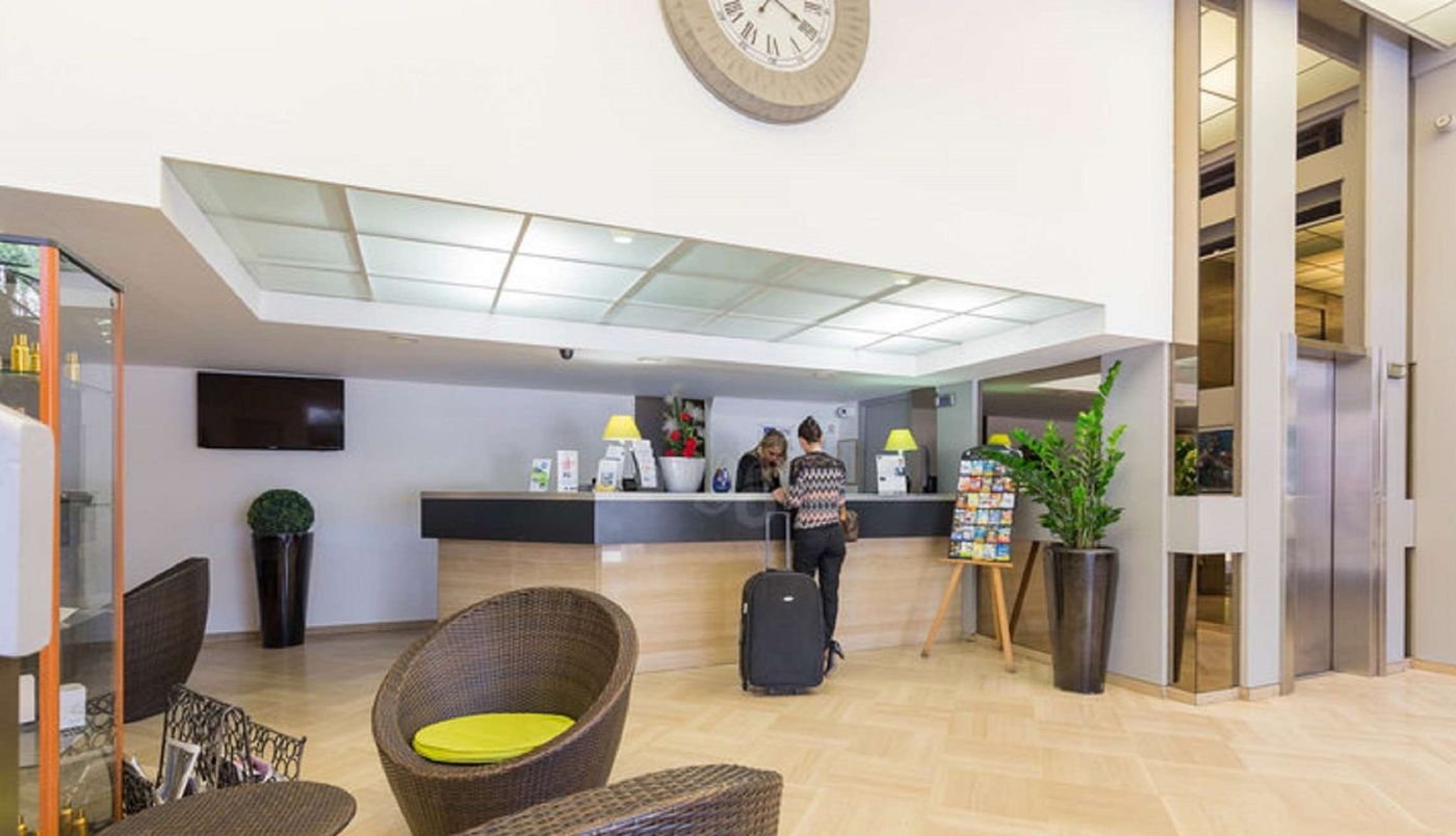 Kyriad-Nice-Centre-Gare-Lobby-28