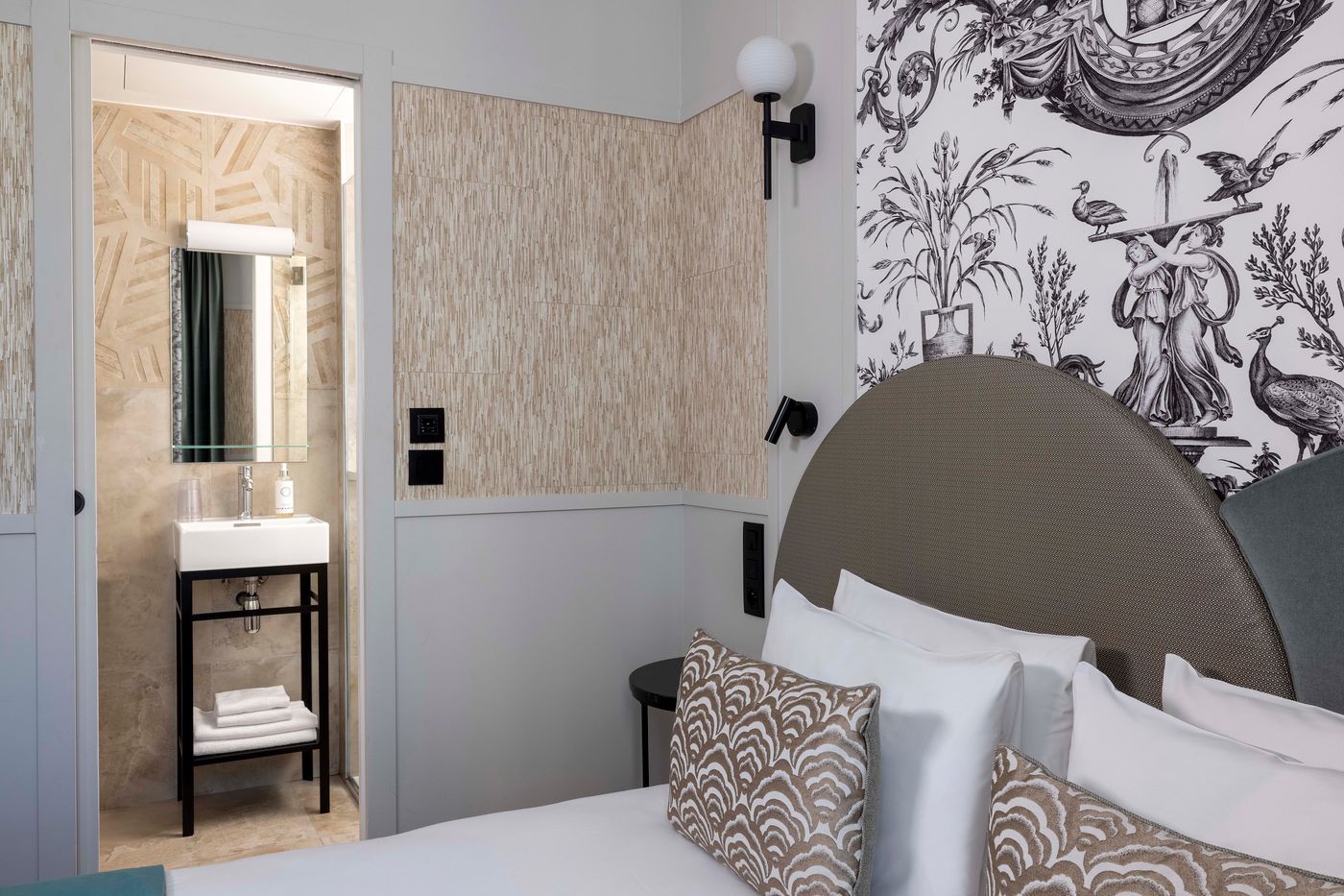 Grand-Hotel-Leveque-Room-10