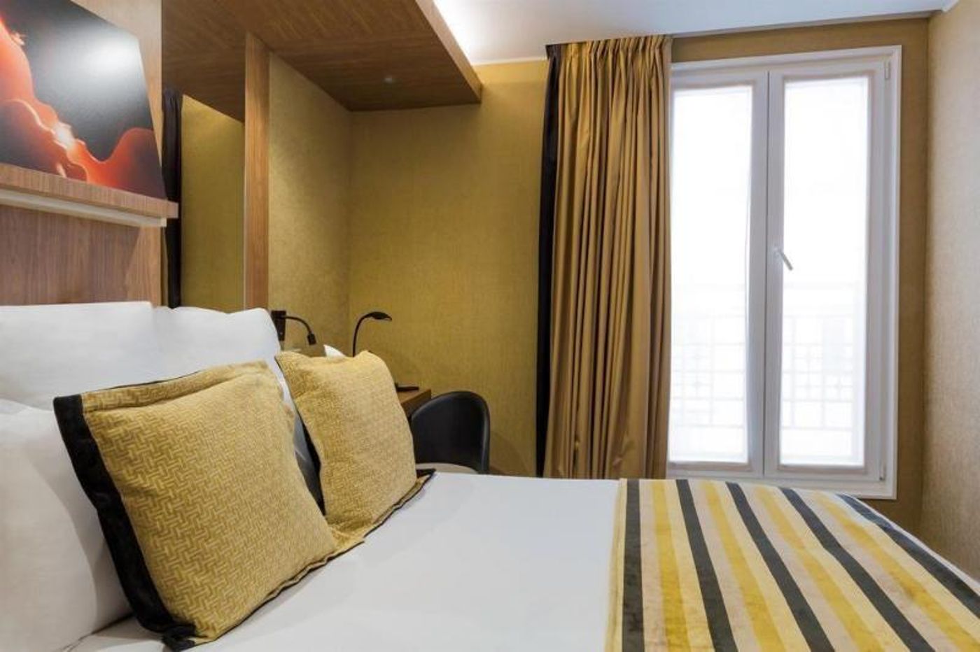 Best-Western-Hotel-le-18-Paris-Room-12