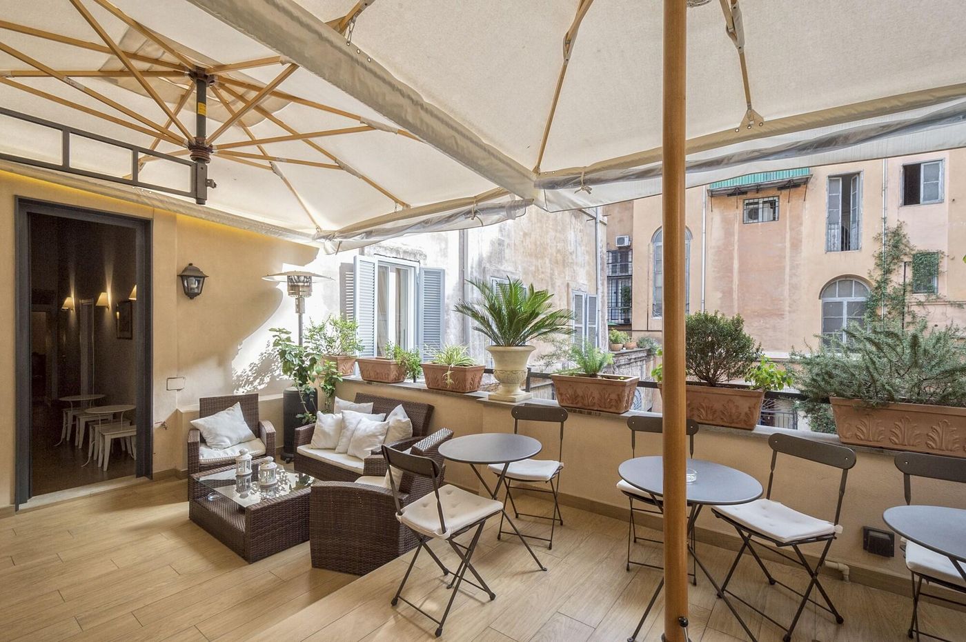 Little-Queen-Suite-Lobby-1