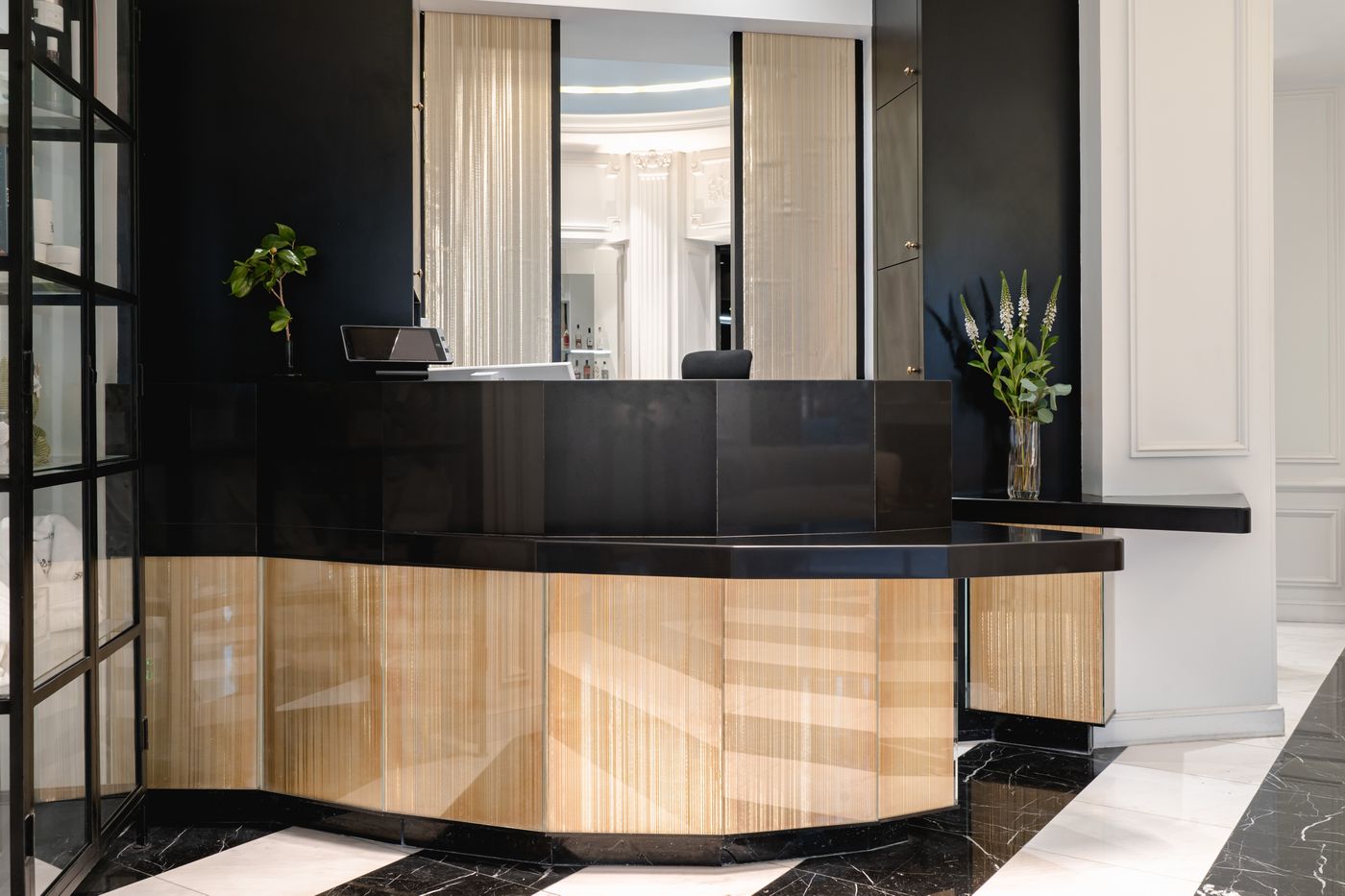 Hotel-Bourgogne---Montana-Lobby-2