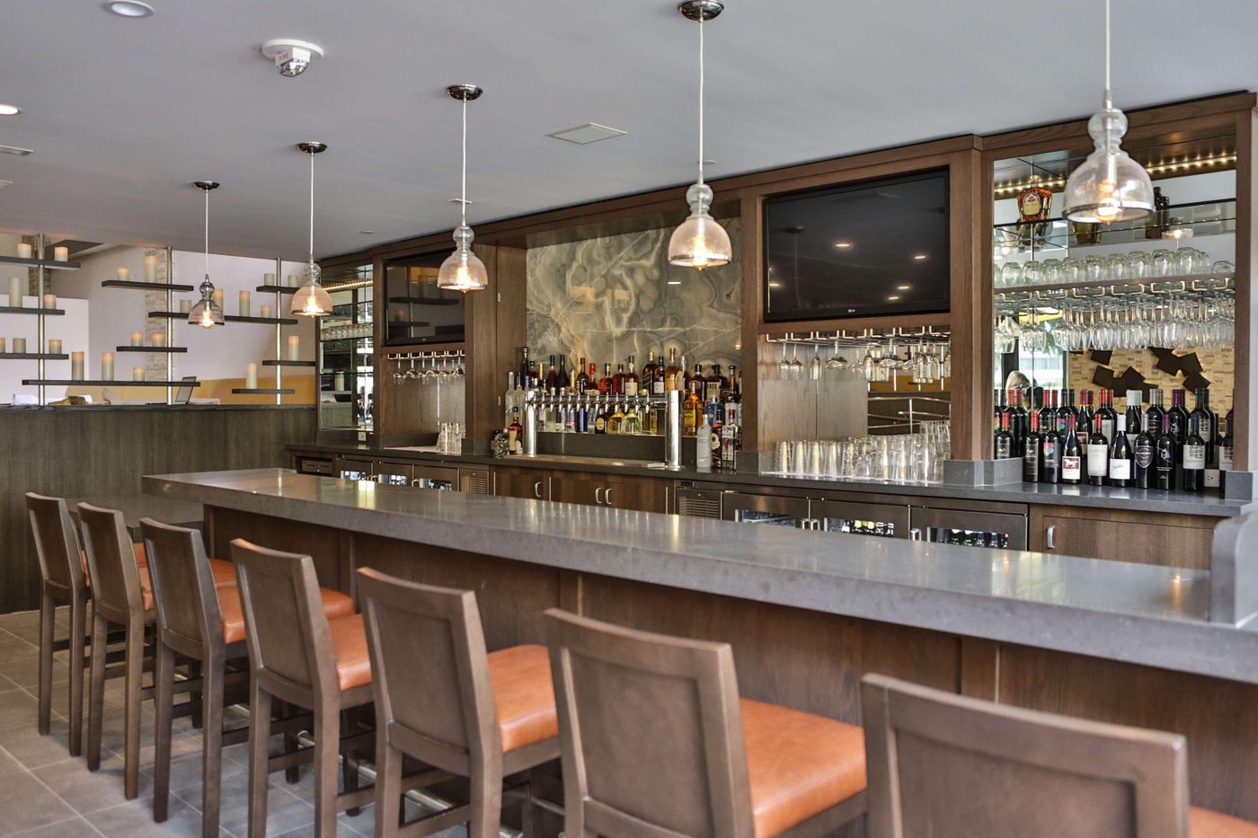 Doubletree-by-Hilton-Los-Angeles-Downtown-Bar-16