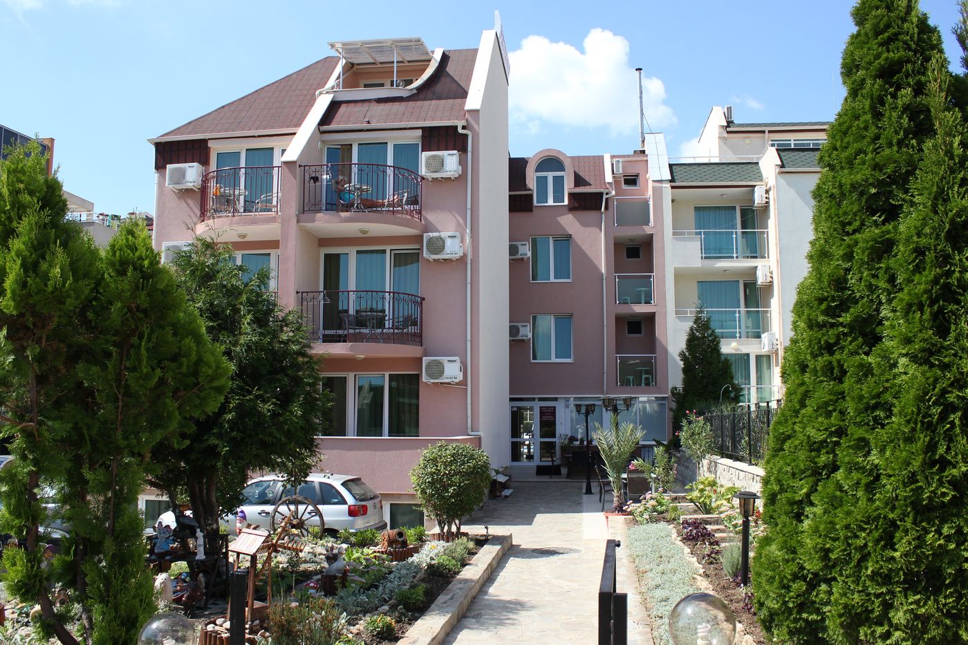 Family-Hotel-Venera-General-view-12