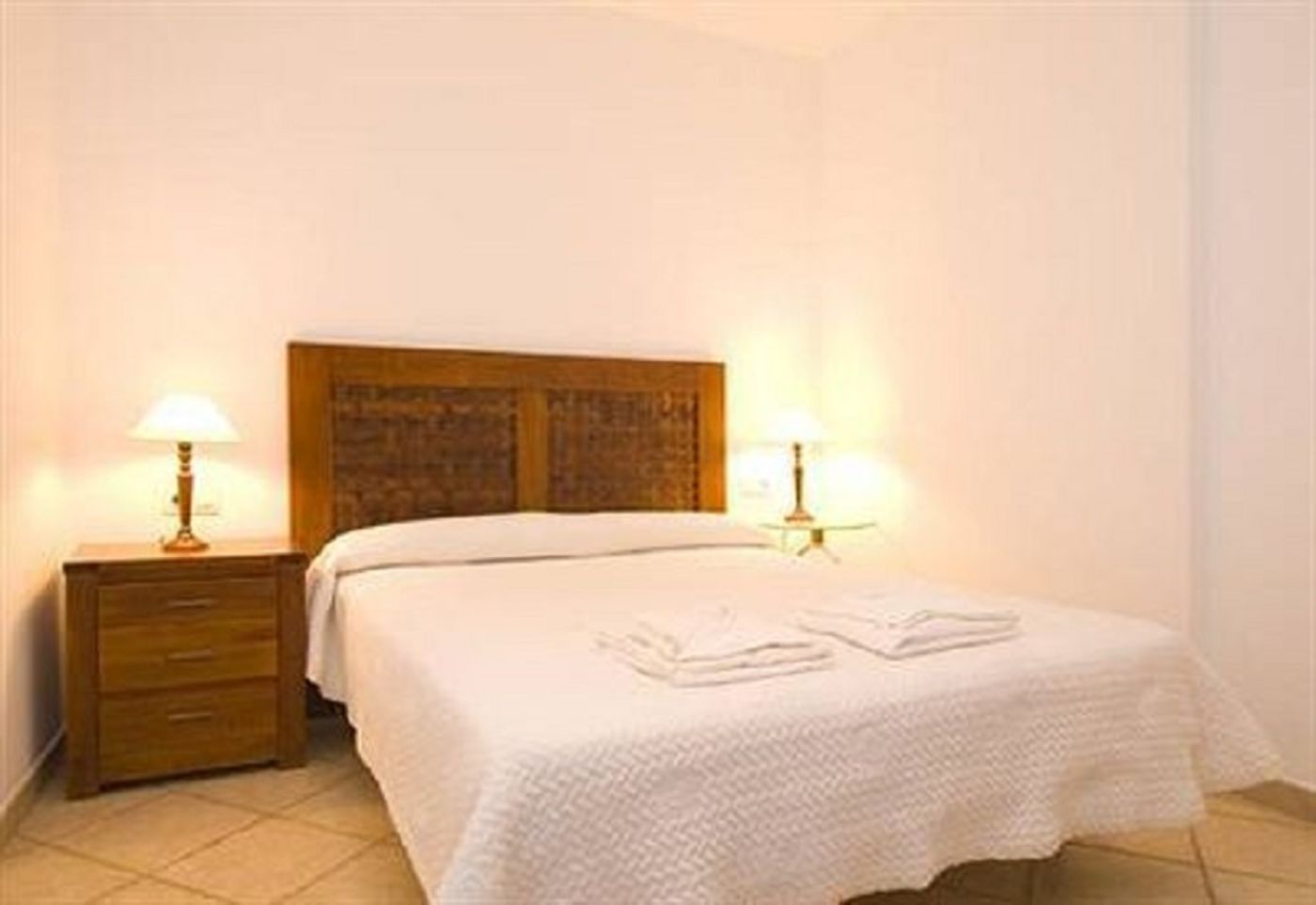 Ereza-Apartamentos-La-Avenida-Room-8