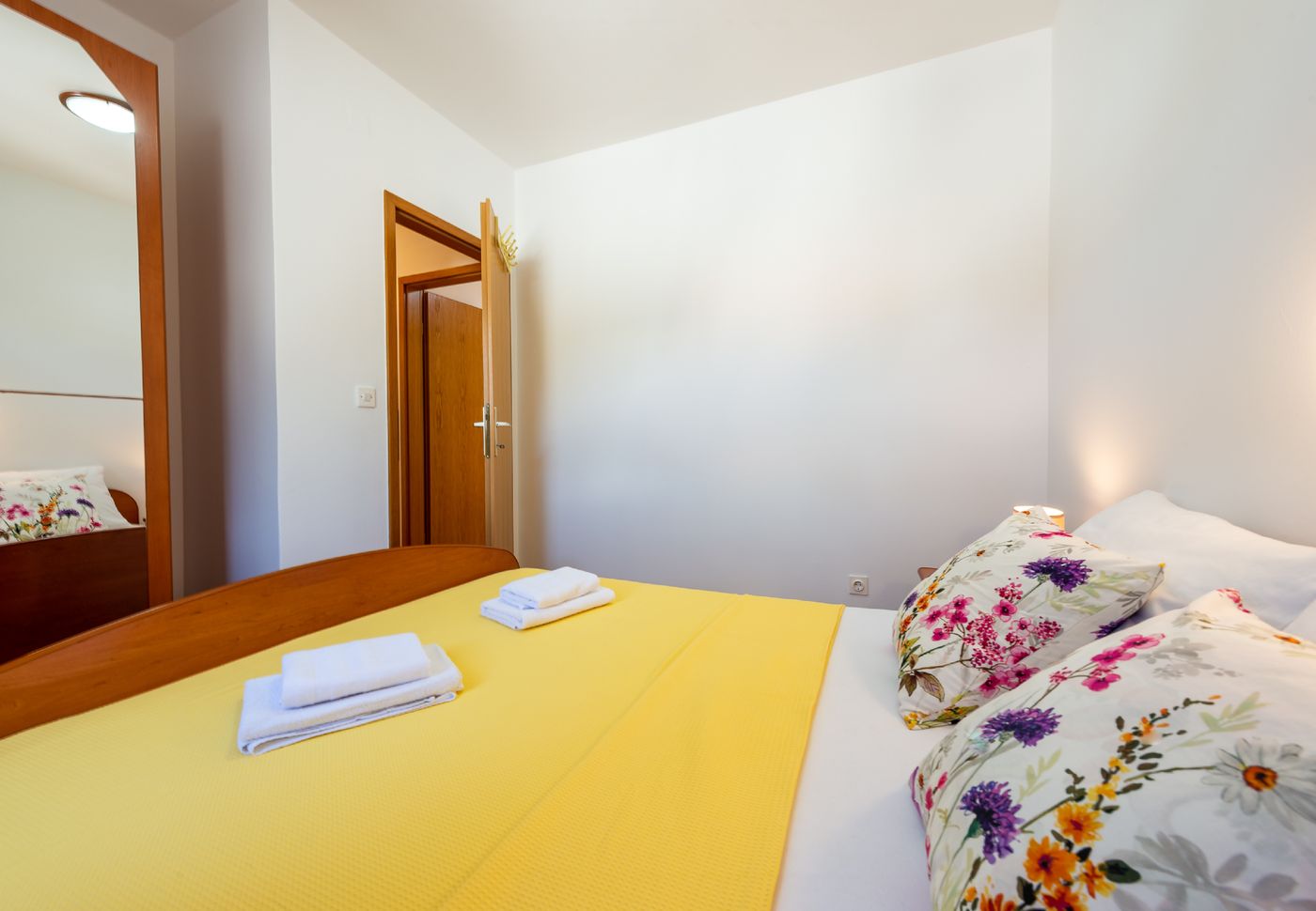 Apartments---Rooms-Cina-Room-10