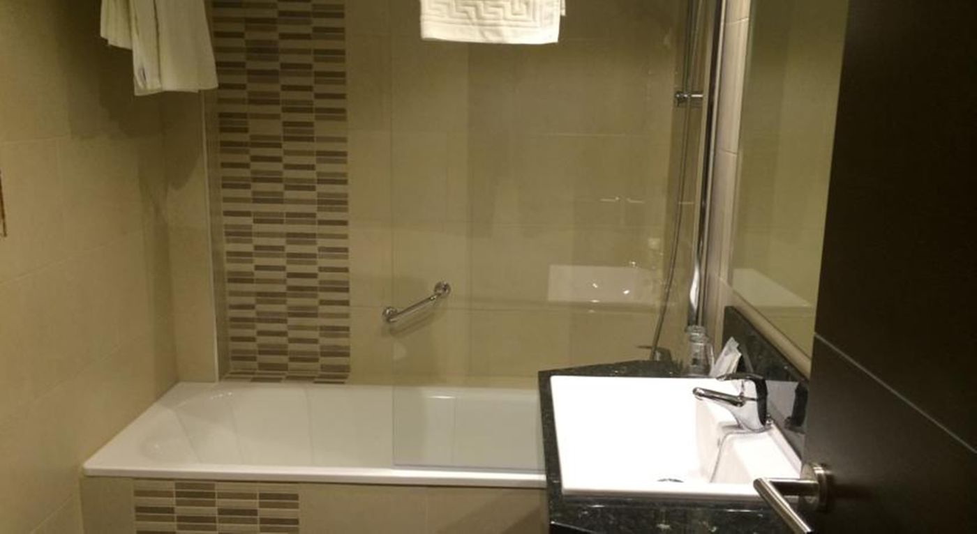 Castilla-Guerrero-Room-37